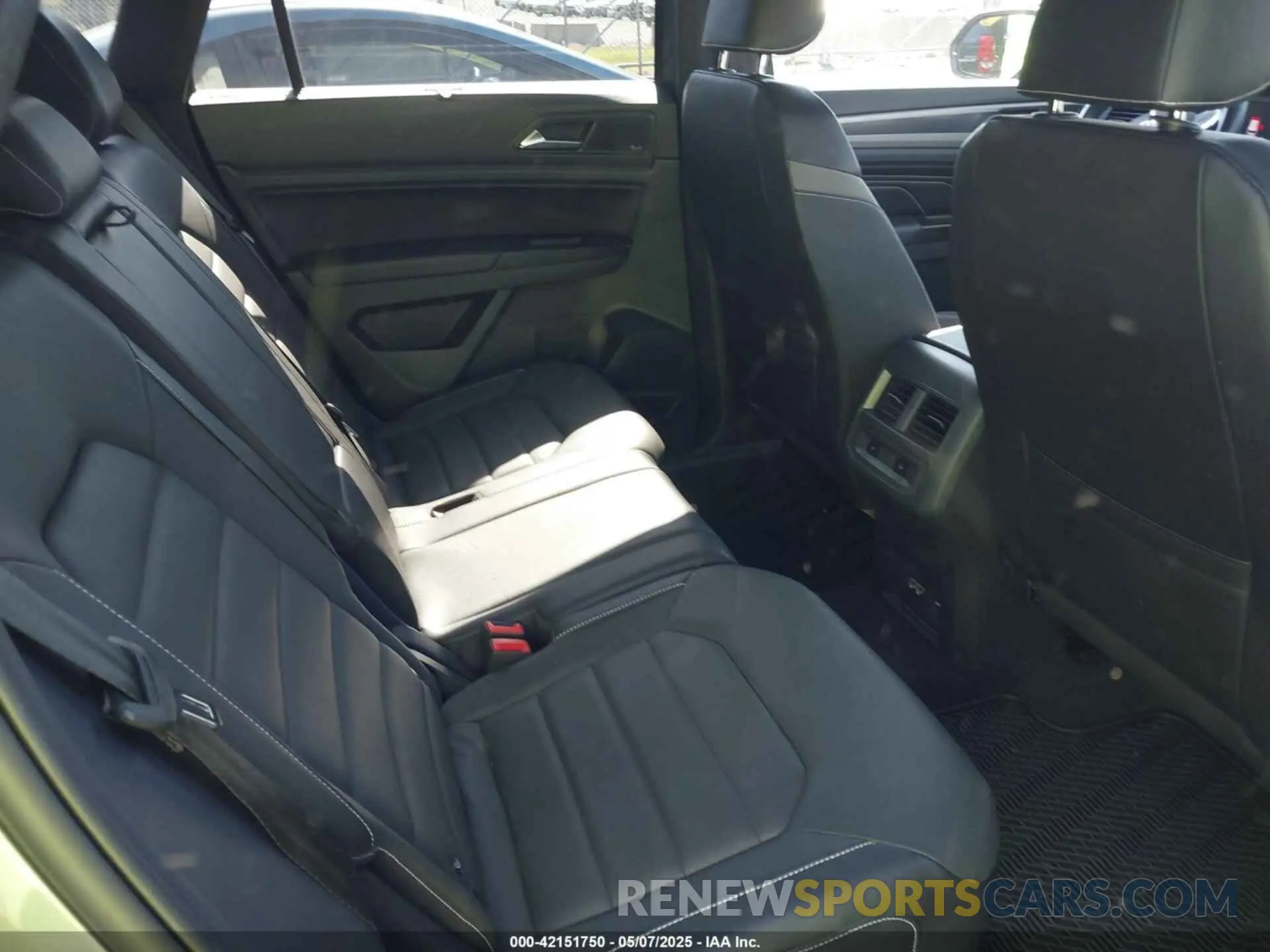 8 Photograph of a damaged car 1V2NE2CA0LC224717 VOLKSWAGEN ATLAS CROSS SPORT 2020