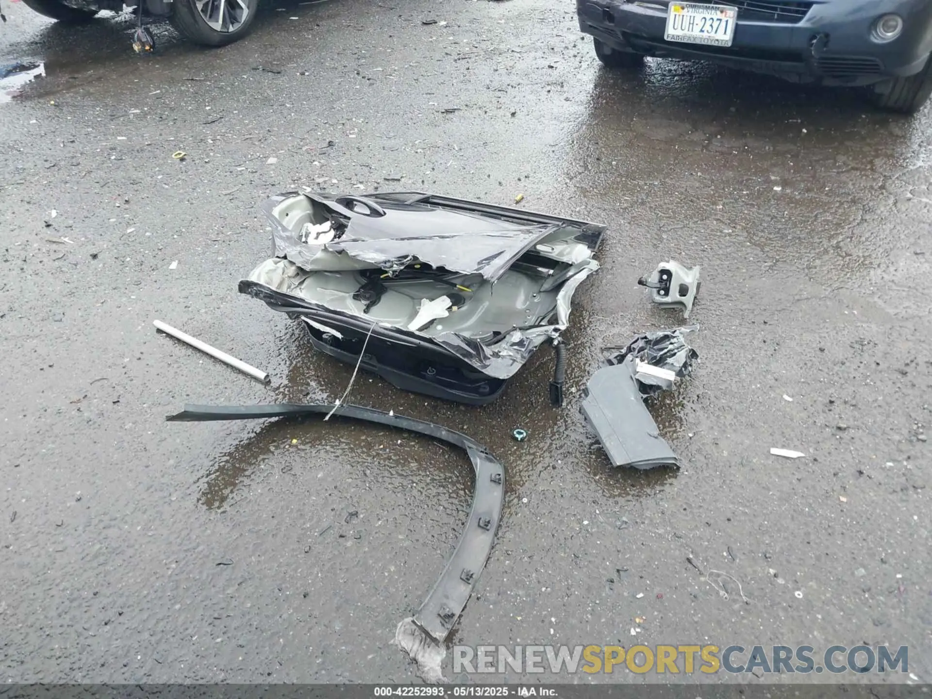 12 Photograph of a damaged car 1V2NE2CA6LC219893 VOLKSWAGEN ATLAS CROSS SPORT 2020