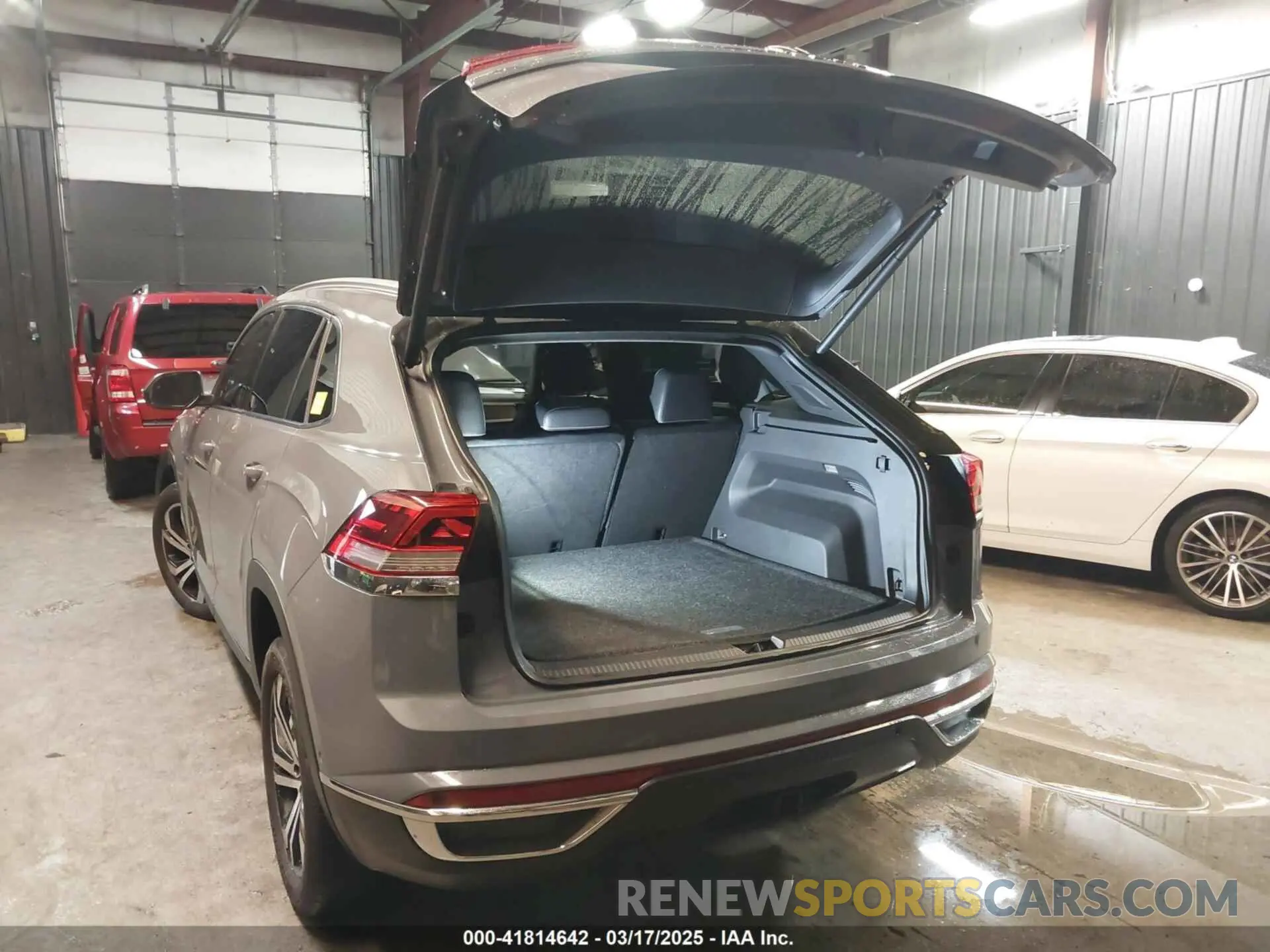 3 Фотография поврежденного автомобиля 1V2NE2CA7LC214671 VOLKSWAGEN ATLAS CROSS SPORT 2020