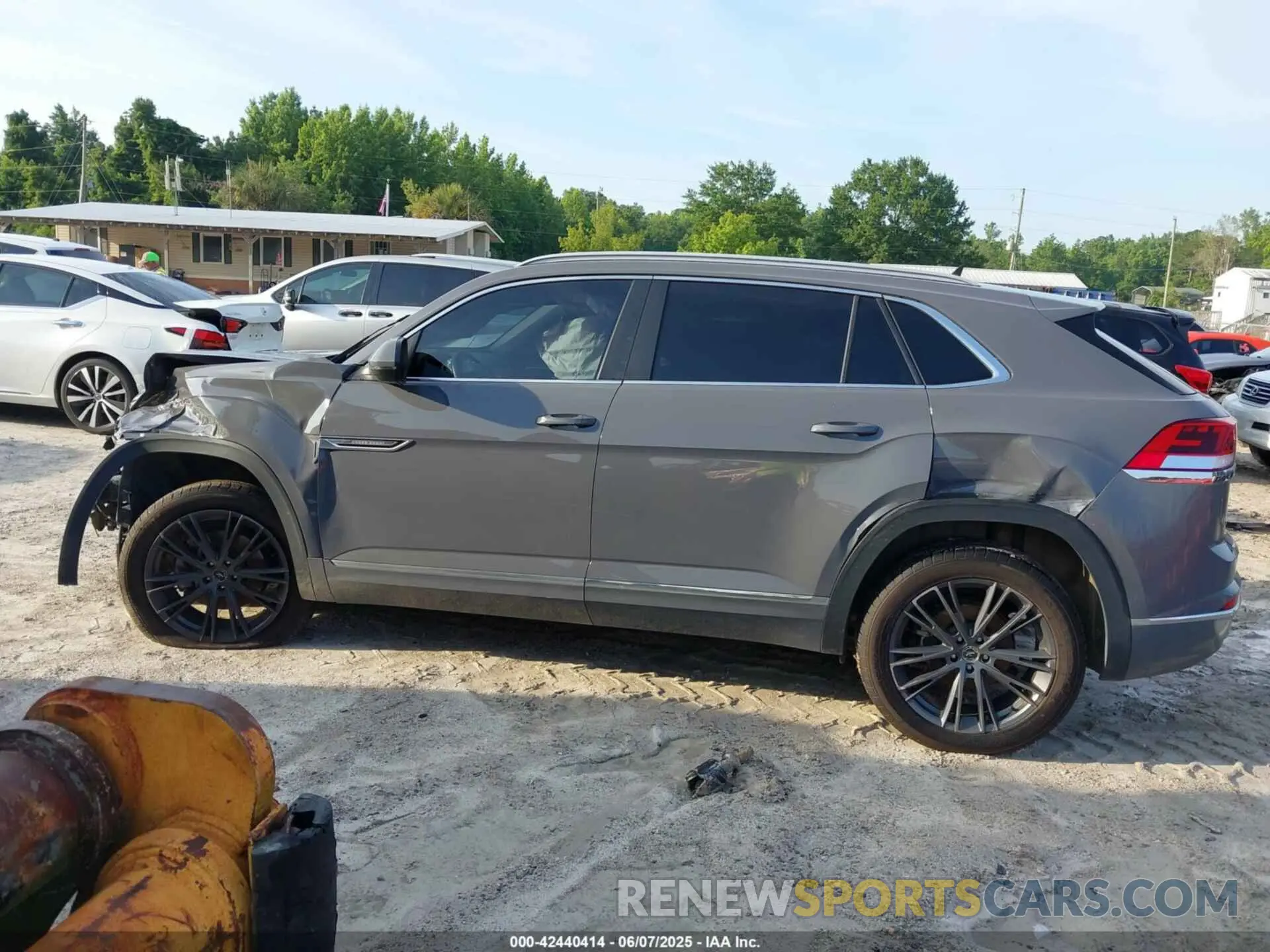 15 Photograph of a damaged car 1V2RE2CA6LC217059 VOLKSWAGEN ATLAS CROSS SPORT 2020