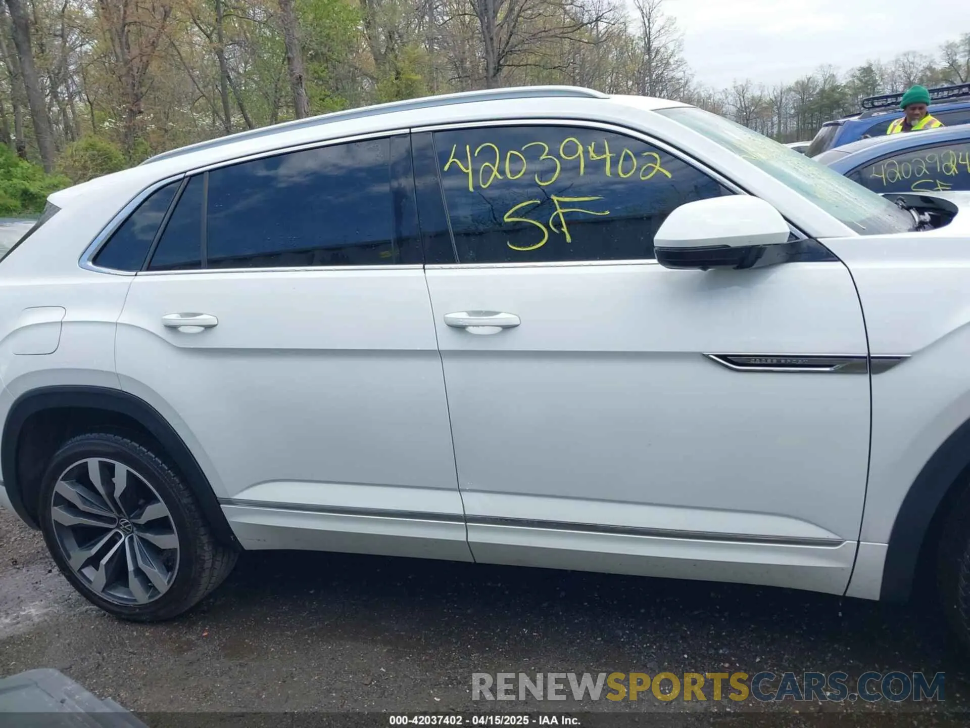 13 Photograph of a damaged car 1V2TE2CA5LC219388 VOLKSWAGEN ATLAS CROSS SPORT 2020