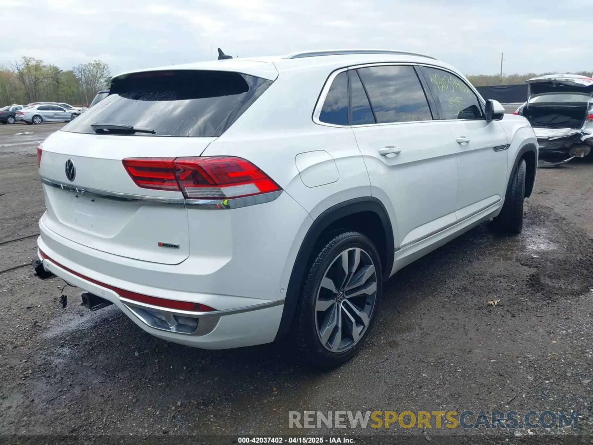 4 Photograph of a damaged car 1V2TE2CA5LC219388 VOLKSWAGEN ATLAS CROSS SPORT 2020