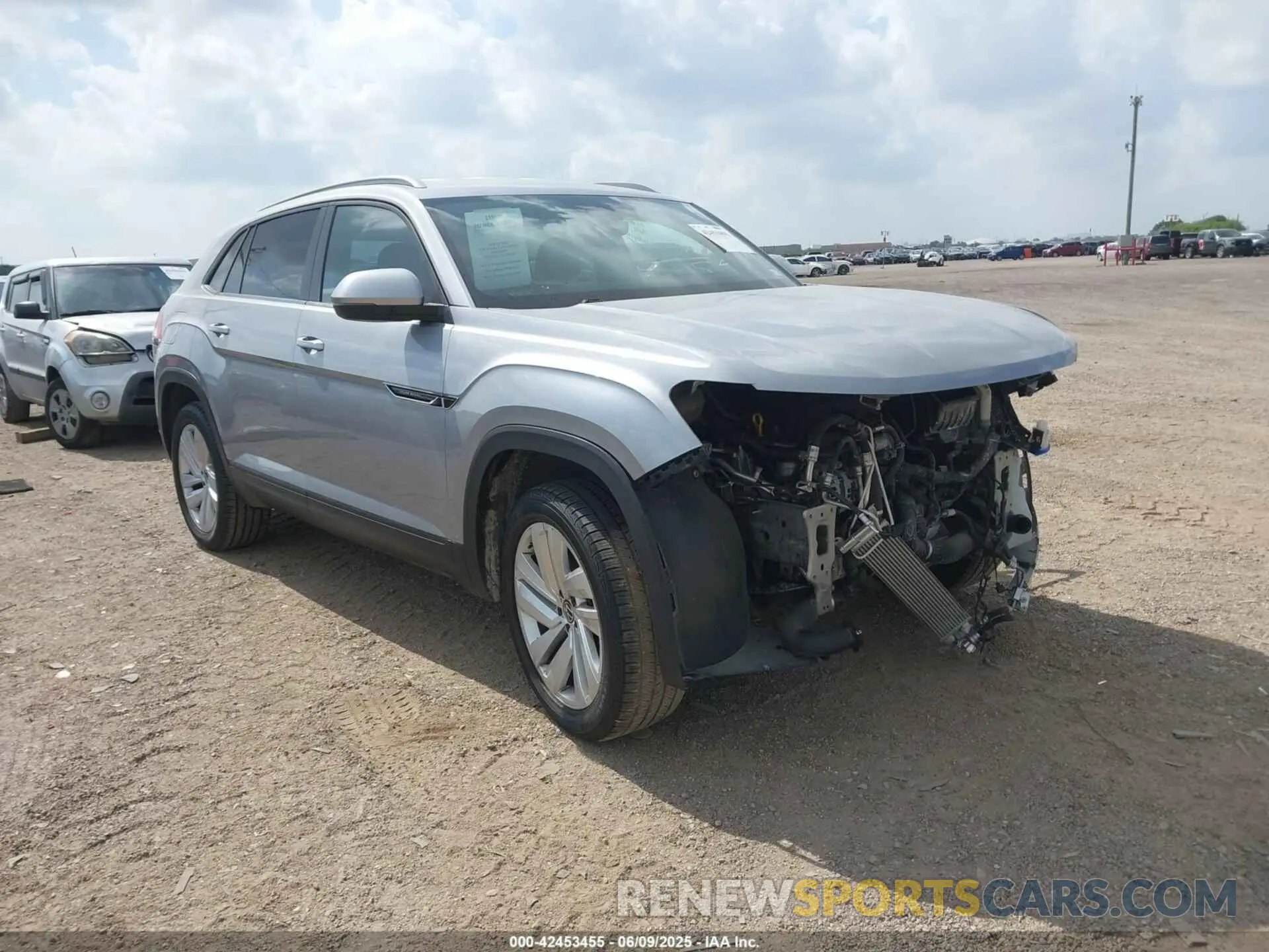 1 Photograph of a damaged car 1V2YC2CA1LC204740 VOLKSWAGEN ATLAS CROSS SPORT 2020