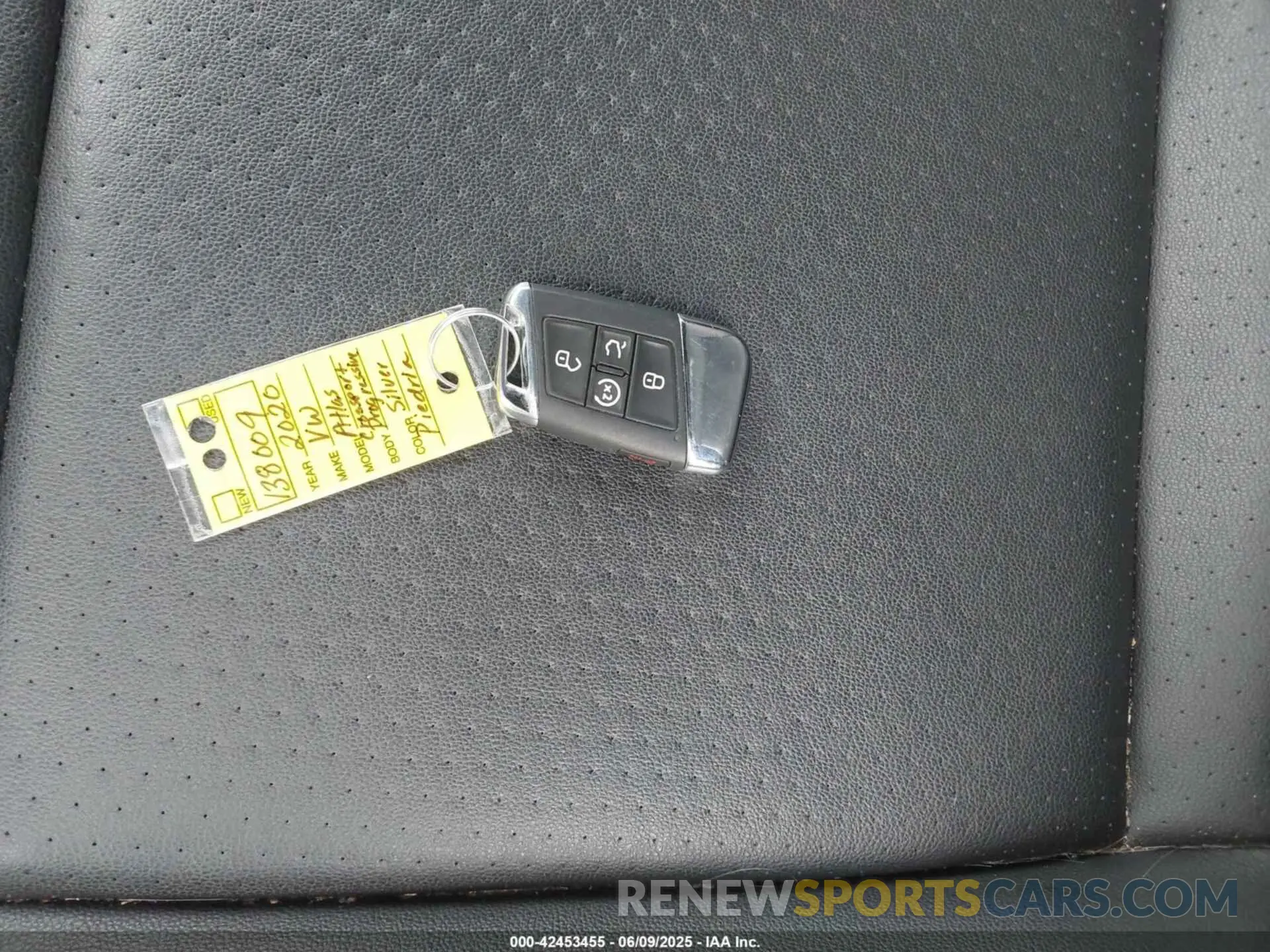 11 Photograph of a damaged car 1V2YC2CA1LC204740 VOLKSWAGEN ATLAS CROSS SPORT 2020