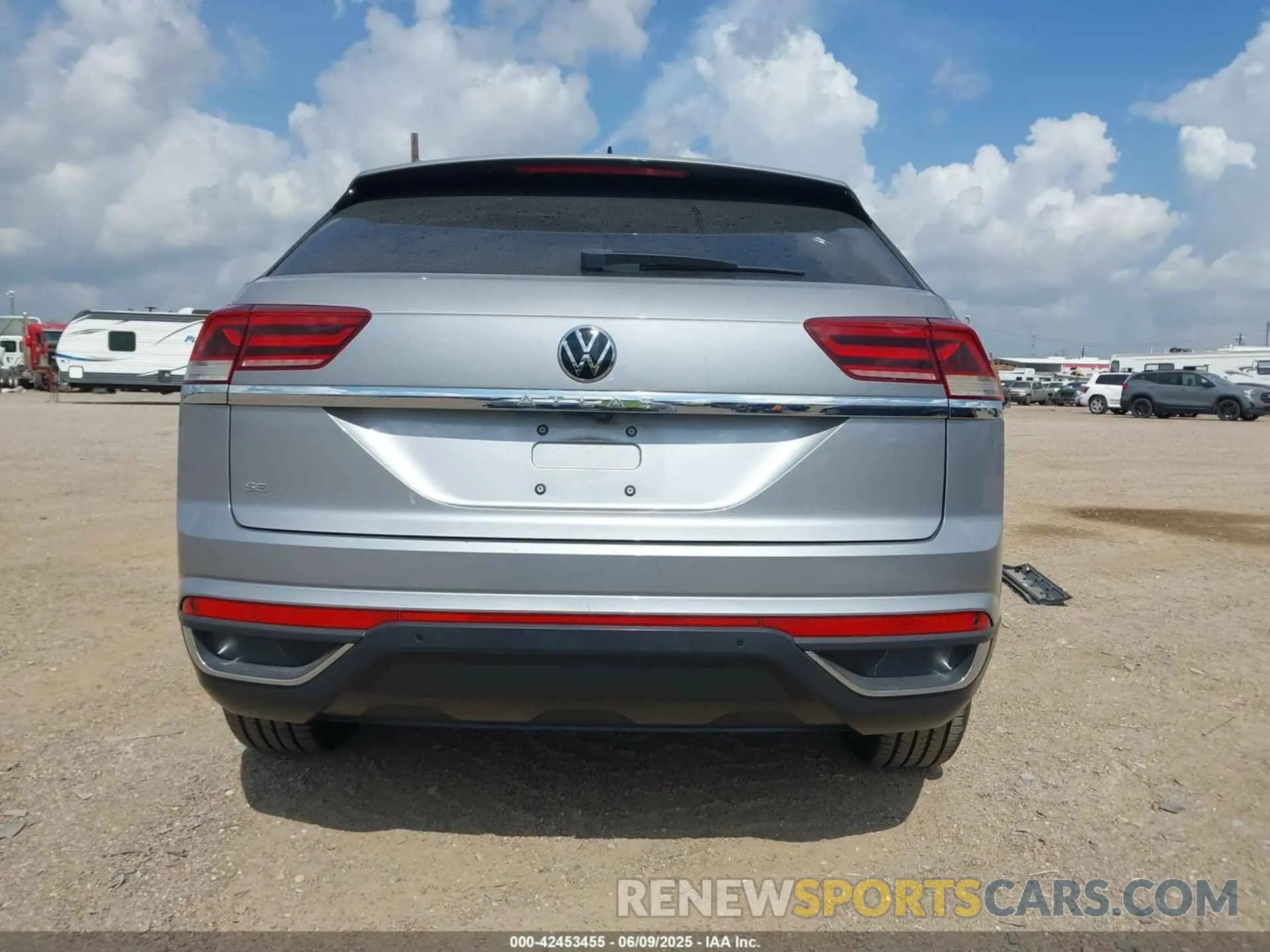 17 Photograph of a damaged car 1V2YC2CA1LC204740 VOLKSWAGEN ATLAS CROSS SPORT 2020