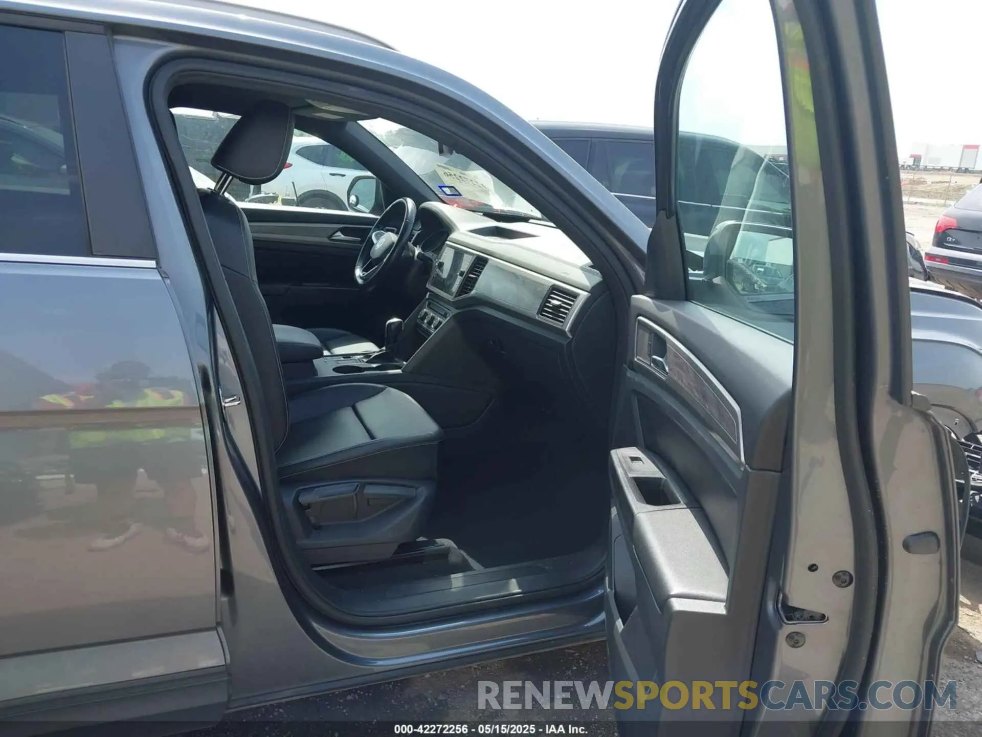 5 Photograph of a damaged car 1V2YC2CA6LC205401 VOLKSWAGEN ATLAS CROSS SPORT 2020