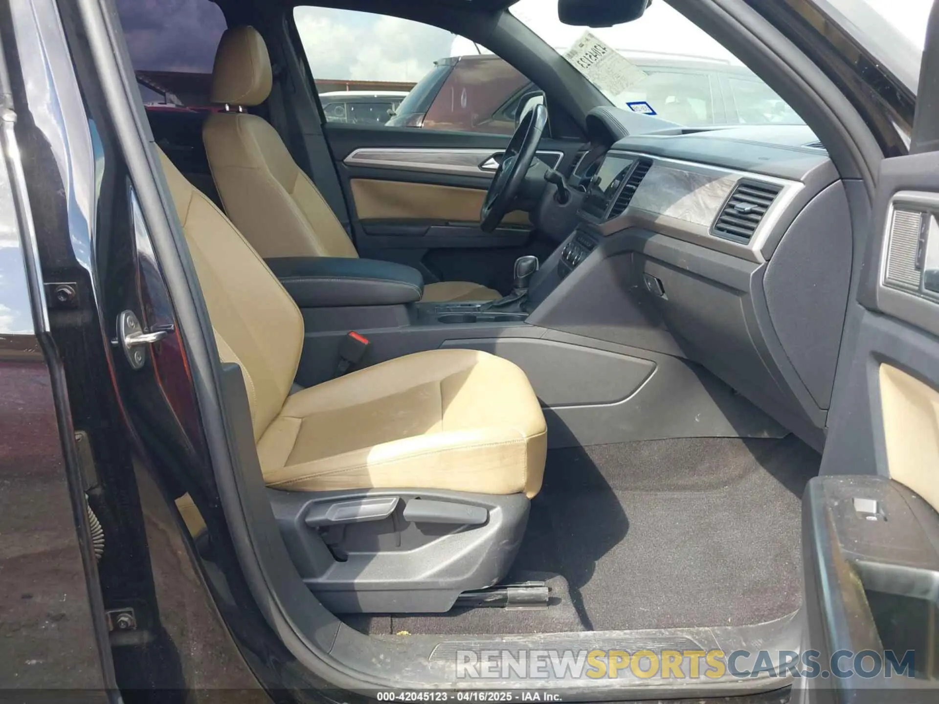 5 Photograph of a damaged car 1V2YE2CA3LC224739 VOLKSWAGEN ATLAS CROSS SPORT 2020