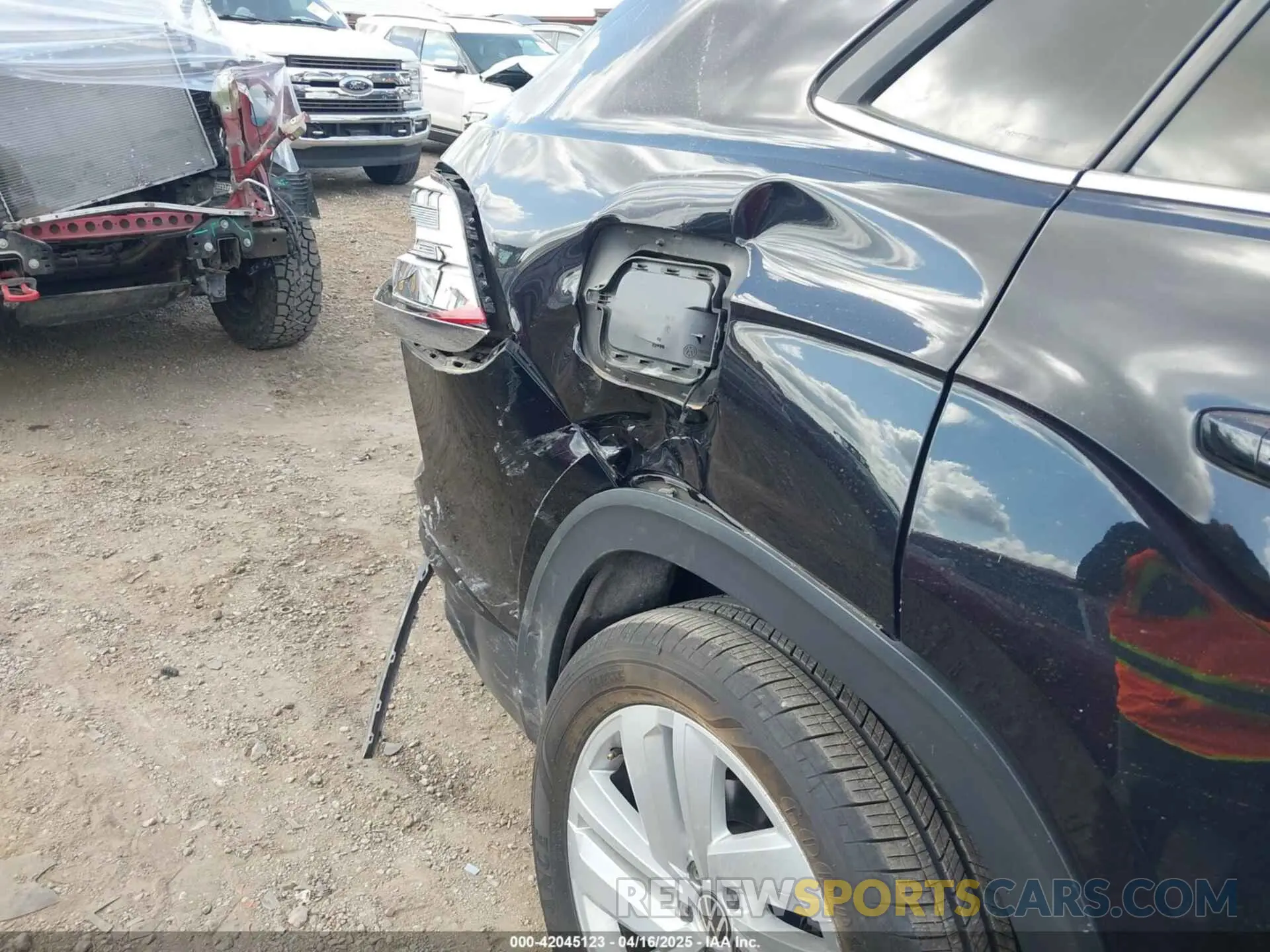 6 Photograph of a damaged car 1V2YE2CA3LC224739 VOLKSWAGEN ATLAS CROSS SPORT 2020