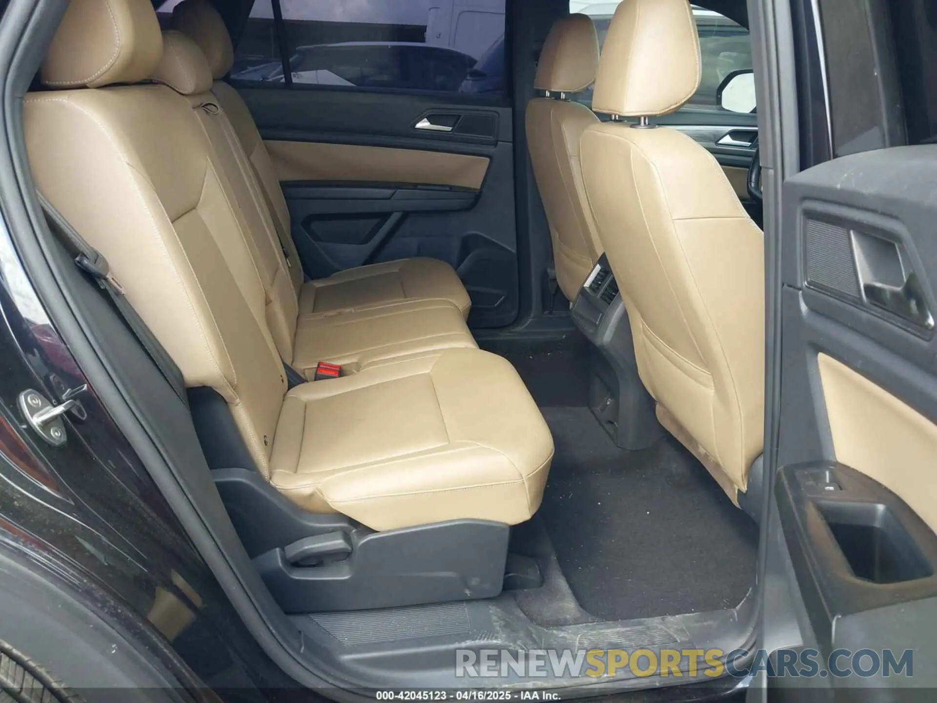 8 Photograph of a damaged car 1V2YE2CA3LC224739 VOLKSWAGEN ATLAS CROSS SPORT 2020