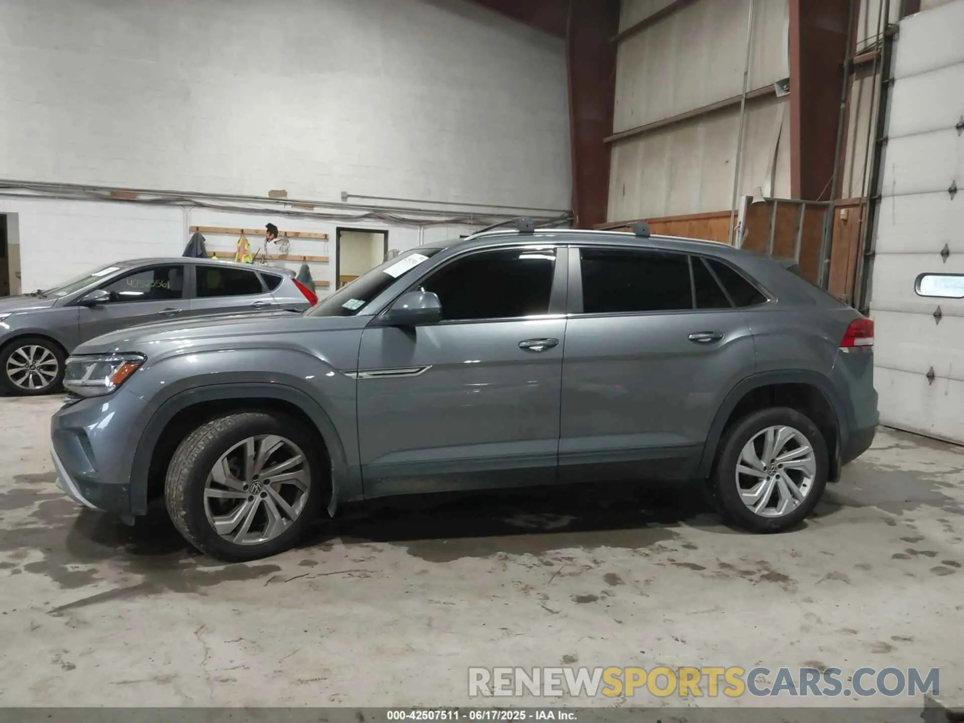 14 Фотография поврежденного автомобиля 1V2BE2CA6MC203777 VOLKSWAGEN ATLAS CROSS SPORT 2021