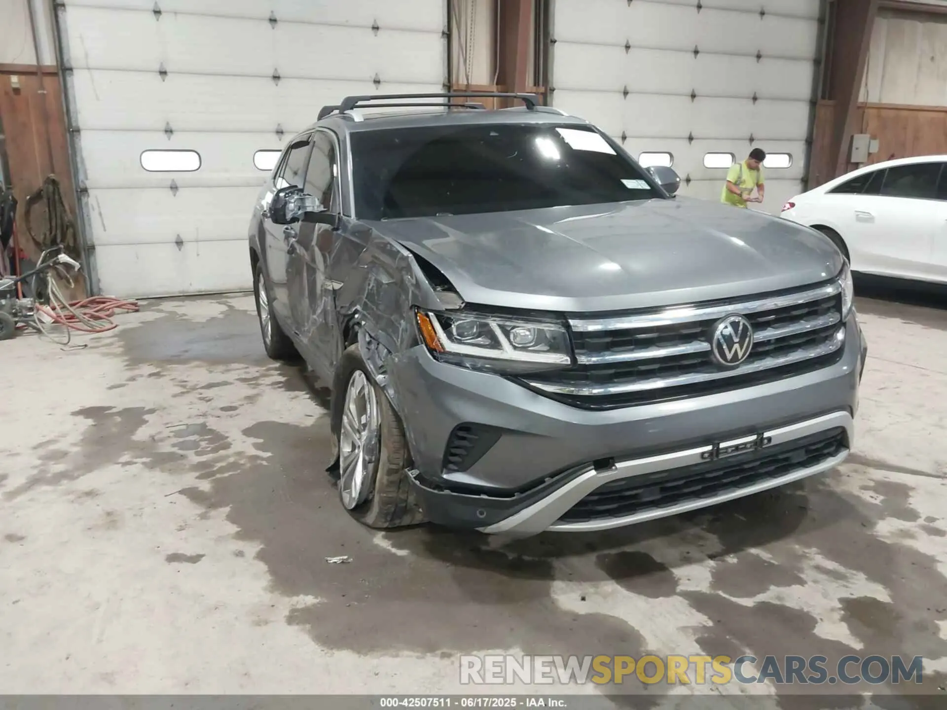 17 Фотография поврежденного автомобиля 1V2BE2CA6MC203777 VOLKSWAGEN ATLAS CROSS SPORT 2021