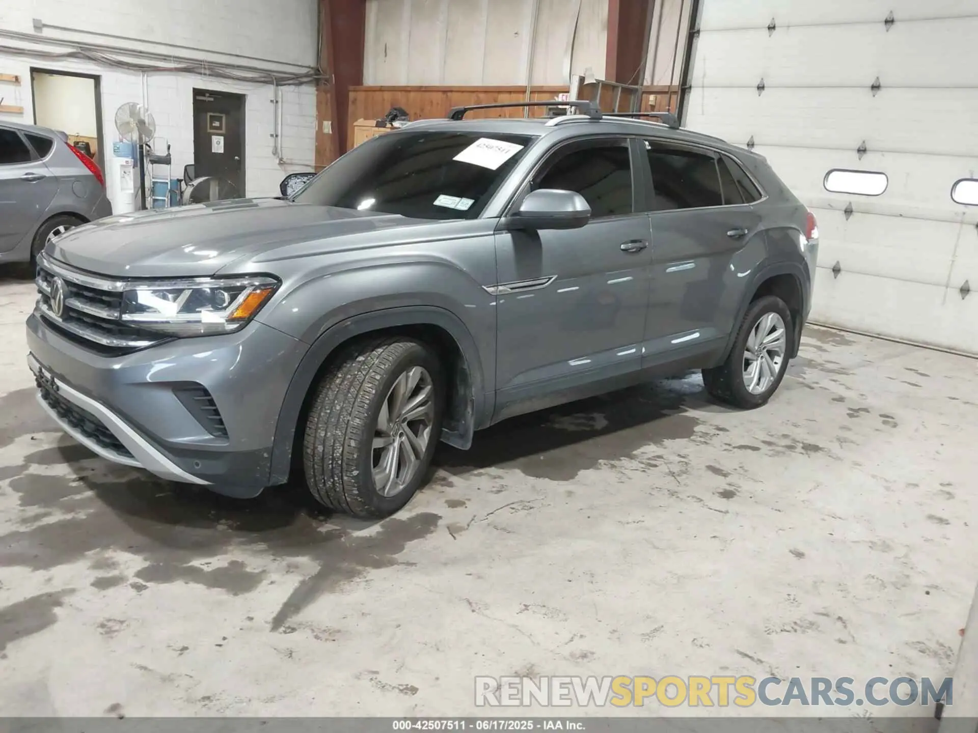 2 Фотография поврежденного автомобиля 1V2BE2CA6MC203777 VOLKSWAGEN ATLAS CROSS SPORT 2021