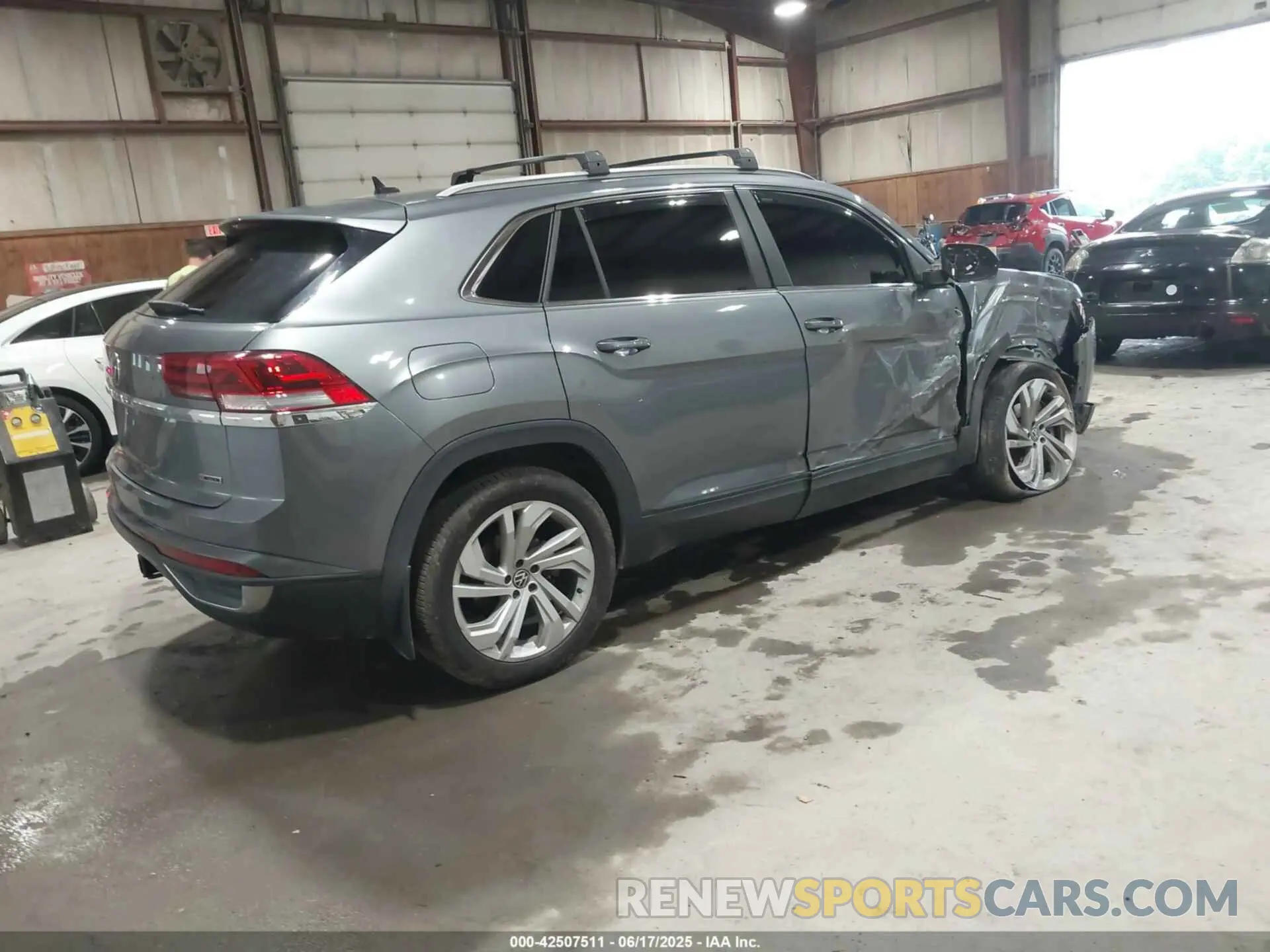 4 Фотография поврежденного автомобиля 1V2BE2CA6MC203777 VOLKSWAGEN ATLAS CROSS SPORT 2021