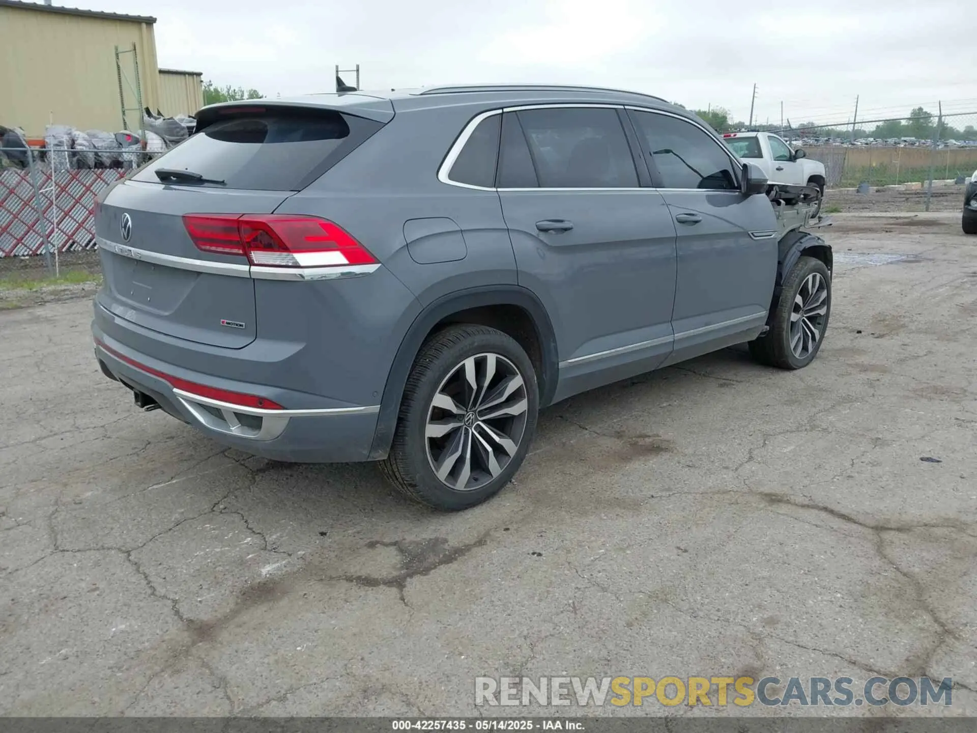 4 Photograph of a damaged car 1V2FE2CA0MC223881 VOLKSWAGEN ATLAS CROSS SPORT 2021