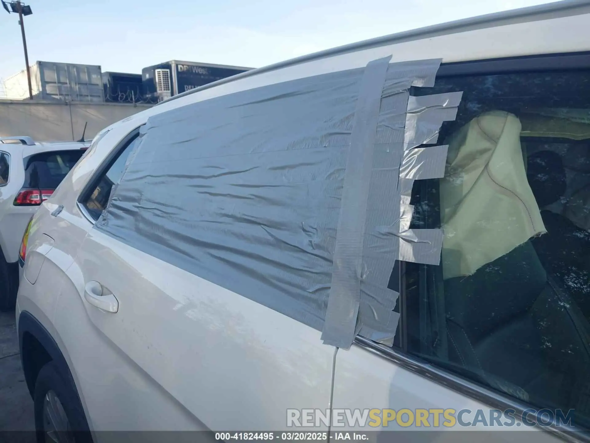 17 Photograph of a damaged car 1V2HC2CA4MC229651 VOLKSWAGEN ATLAS CROSS SPORT 2021