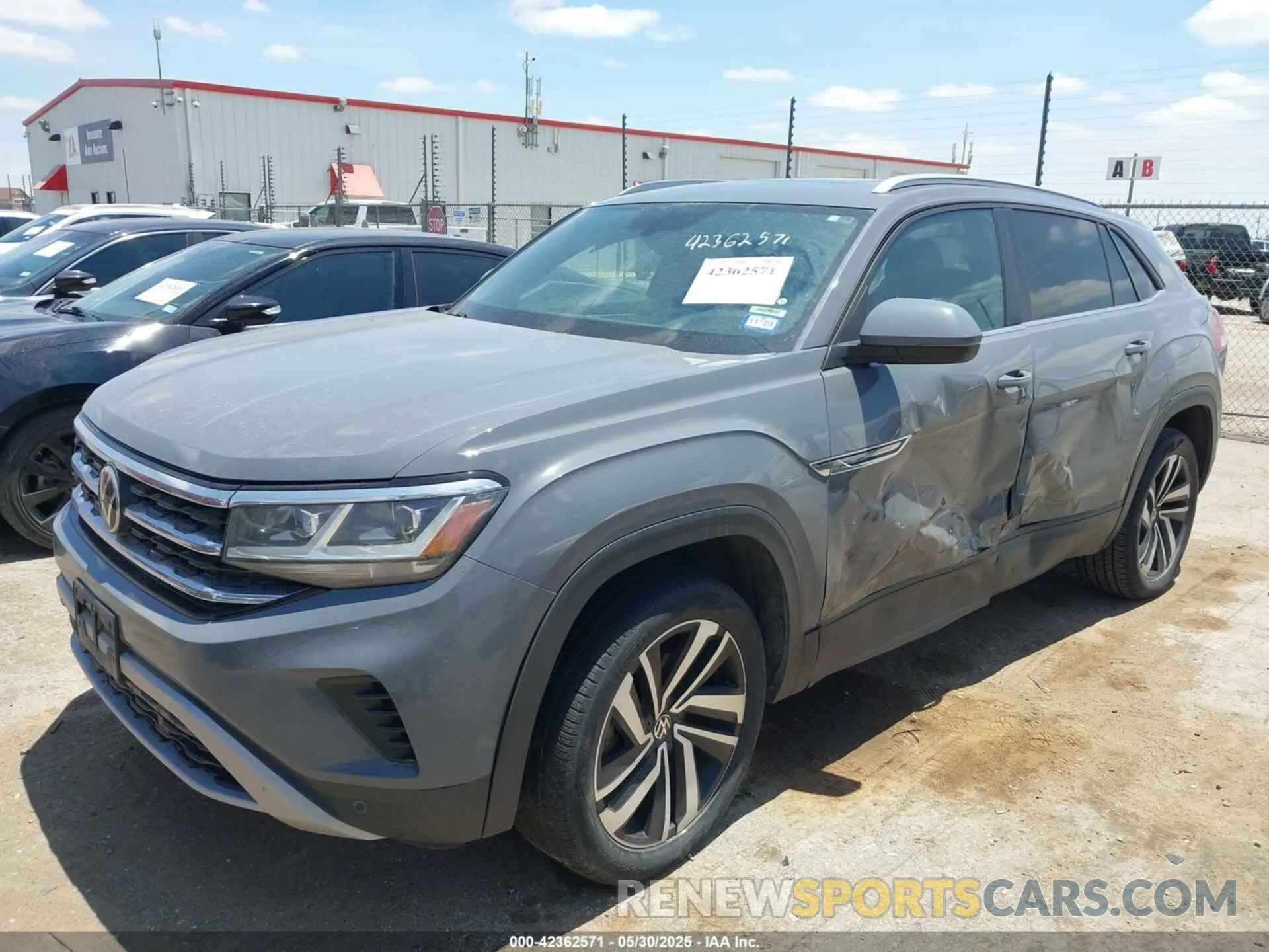 2 Фотография поврежденного автомобиля 1V2JC2CA2MC202157 VOLKSWAGEN ATLAS CROSS SPORT 2021