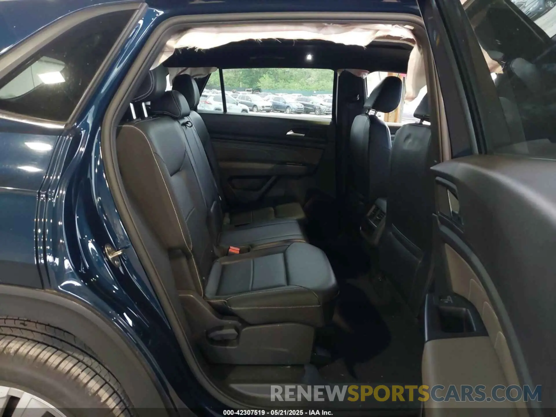8 Photograph of a damaged car 1V2KC2CA7MC204345 VOLKSWAGEN ATLAS CROSS SPORT 2021
