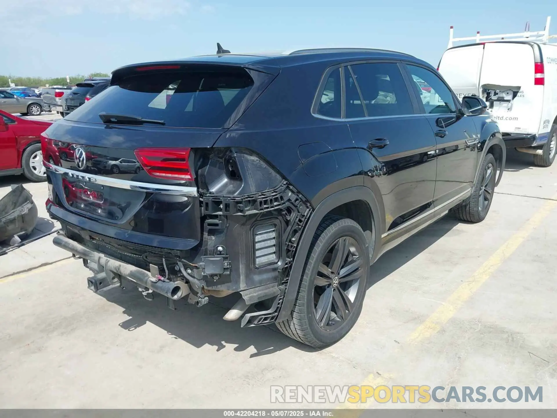 4 Photograph of a damaged car 1V2PE2CA3MC227881 VOLKSWAGEN ATLAS CROSS SPORT 2021