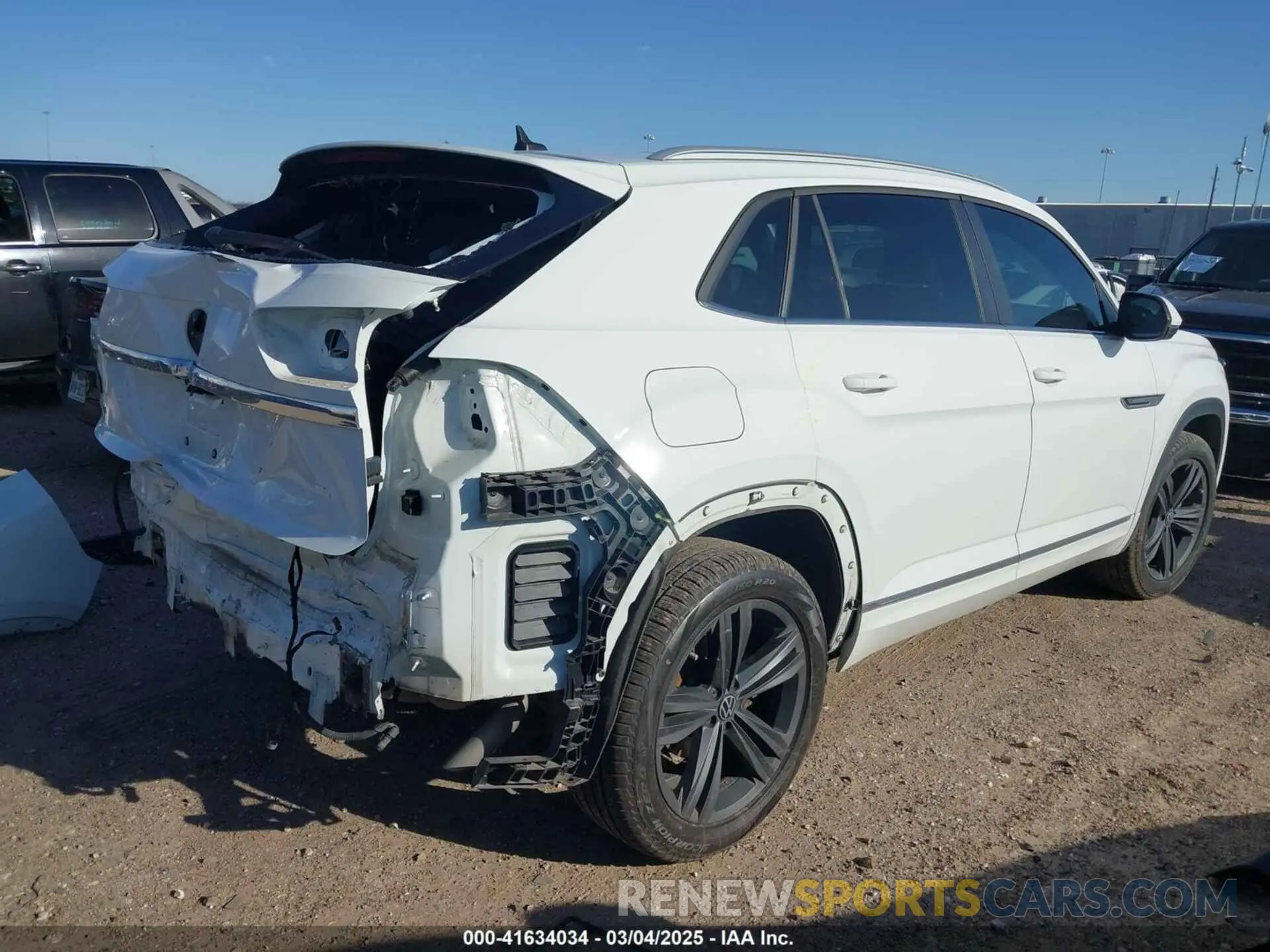 4 Photograph of a damaged car 1V2PE2CA4MC203850 VOLKSWAGEN ATLAS CROSS SPORT 2021