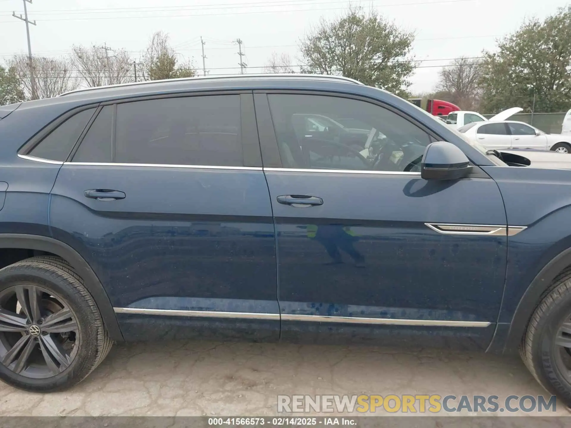 14 Photograph of a damaged car 1V2PE2CAXMC211757 VOLKSWAGEN ATLAS CROSS SPORT 2021