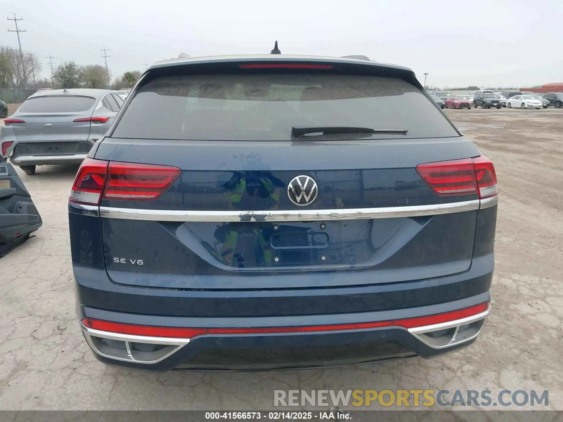 17 Photograph of a damaged car 1V2PE2CAXMC211757 VOLKSWAGEN ATLAS CROSS SPORT 2021