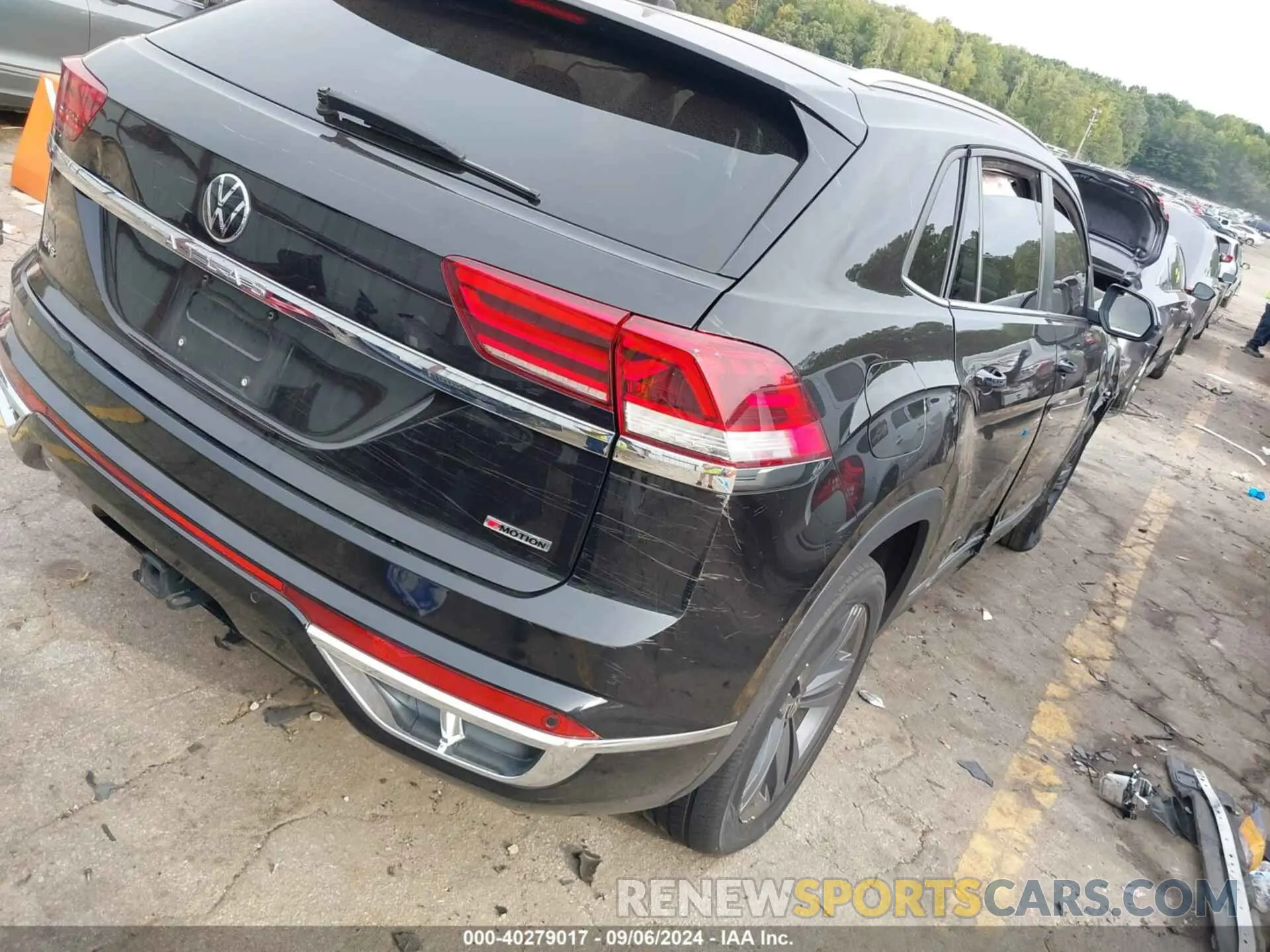 4 Photograph of a damaged car 1V2RE2CA8MC207828 VOLKSWAGEN ATLAS CROSS SPORT 2021