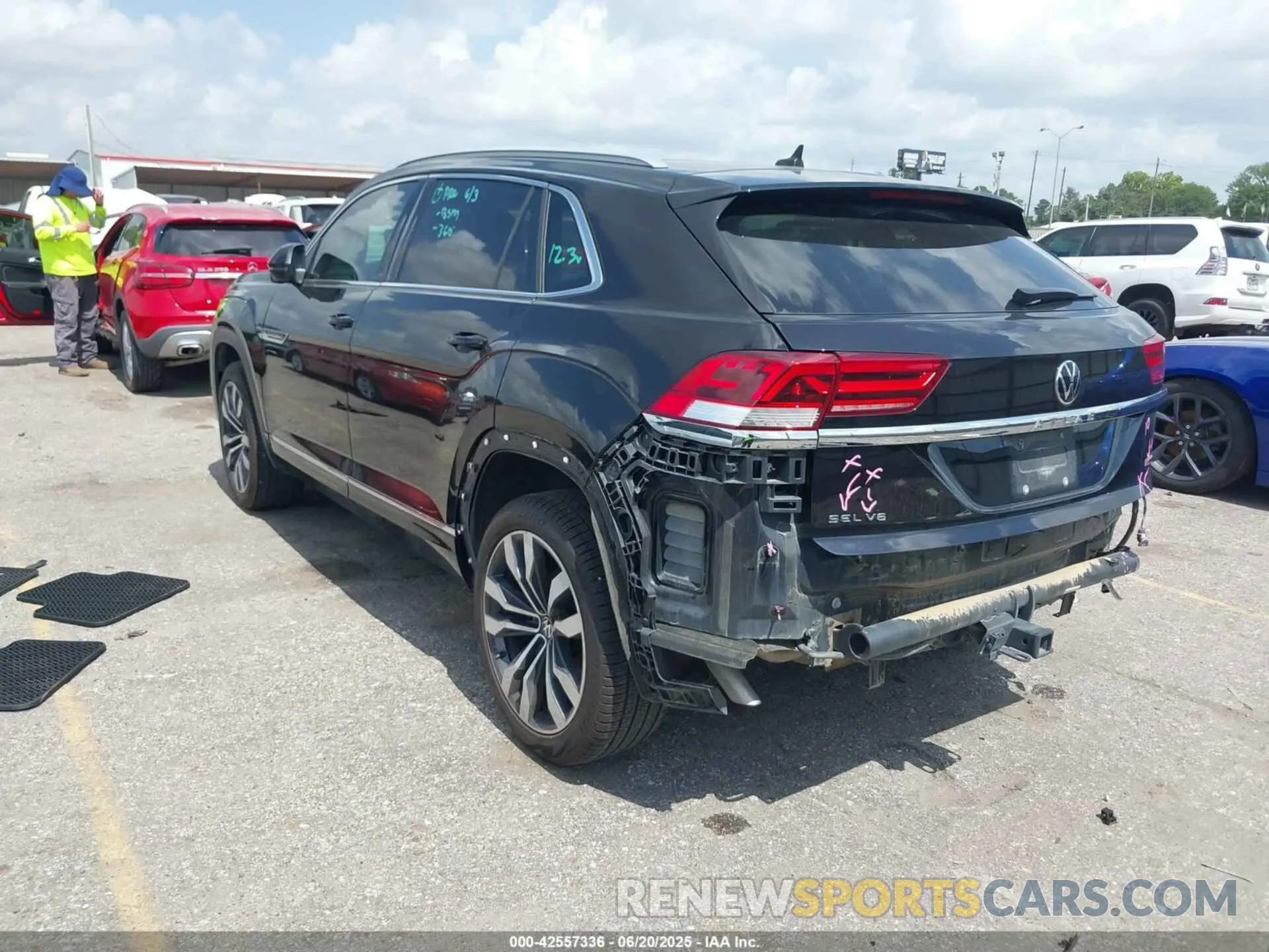 3 Фотография поврежденного автомобиля 1V2FE2CA5NC206298 VOLKSWAGEN ATLAS CROSS SPORT 2022
