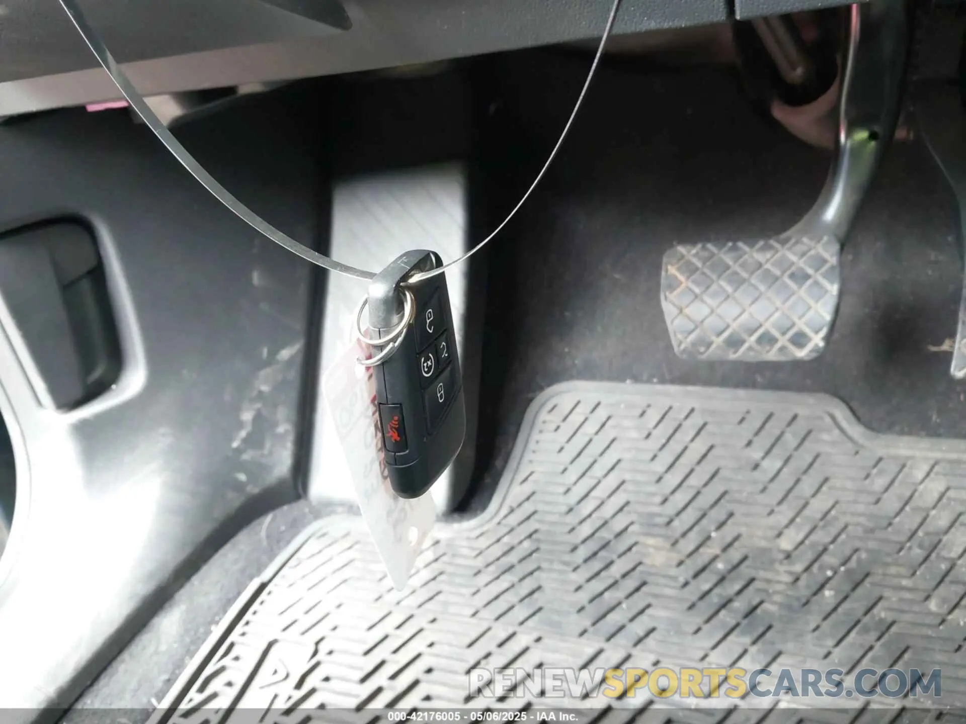 11 Photograph of a damaged car 1V2JE2CA4NC205458 VOLKSWAGEN ATLAS CROSS SPORT 2022