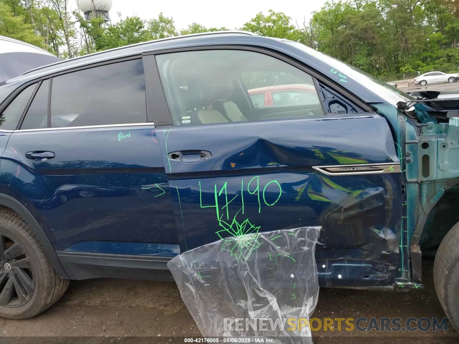 13 Photograph of a damaged car 1V2JE2CA4NC205458 VOLKSWAGEN ATLAS CROSS SPORT 2022