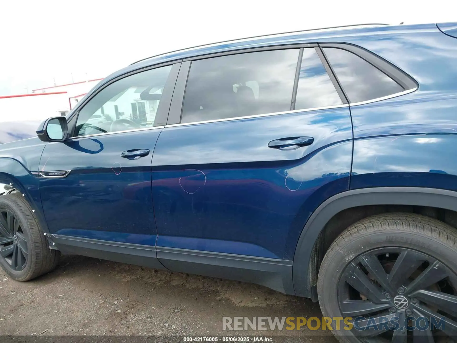 14 Photograph of a damaged car 1V2JE2CA4NC205458 VOLKSWAGEN ATLAS CROSS SPORT 2022