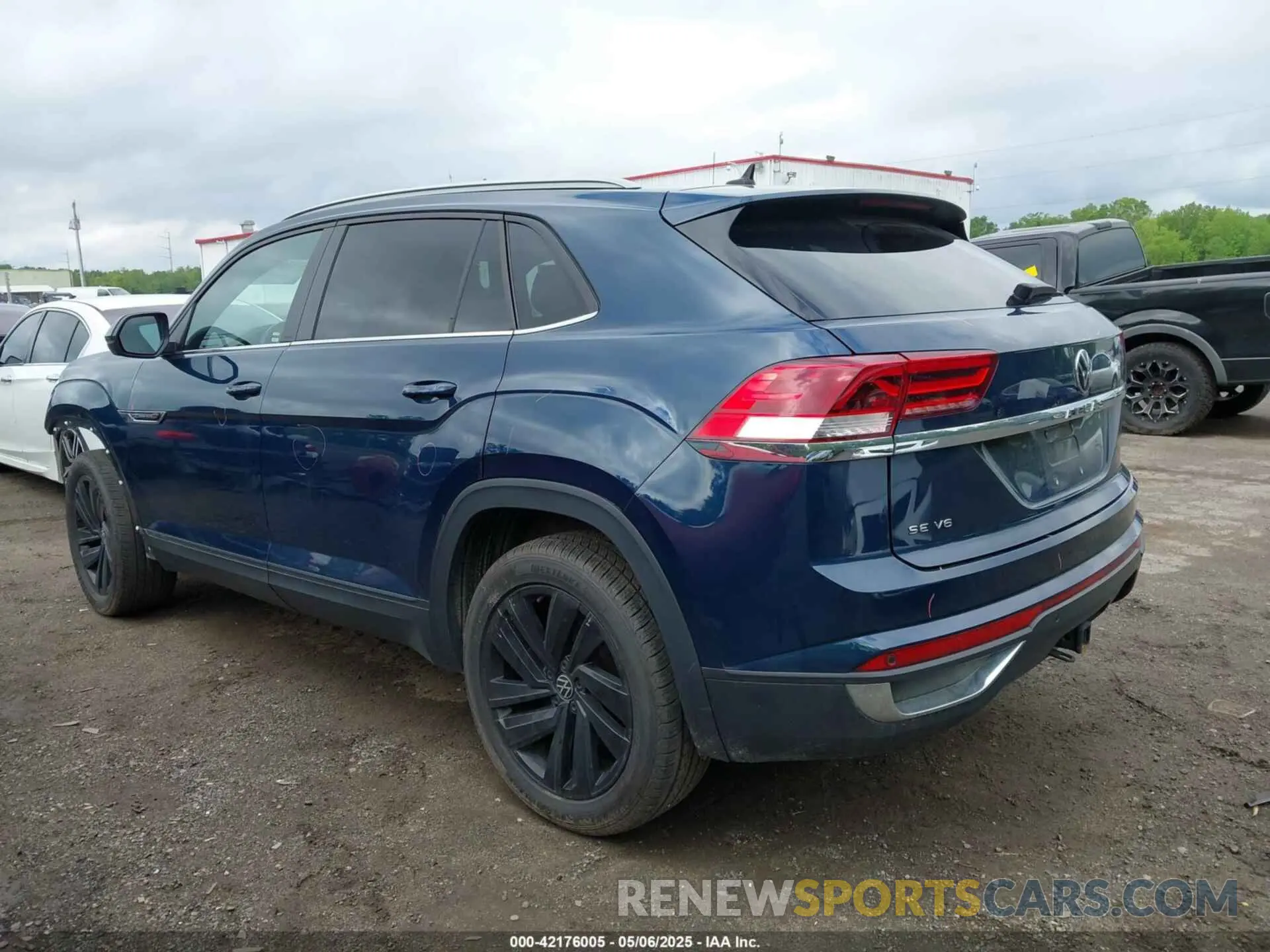3 Photograph of a damaged car 1V2JE2CA4NC205458 VOLKSWAGEN ATLAS CROSS SPORT 2022