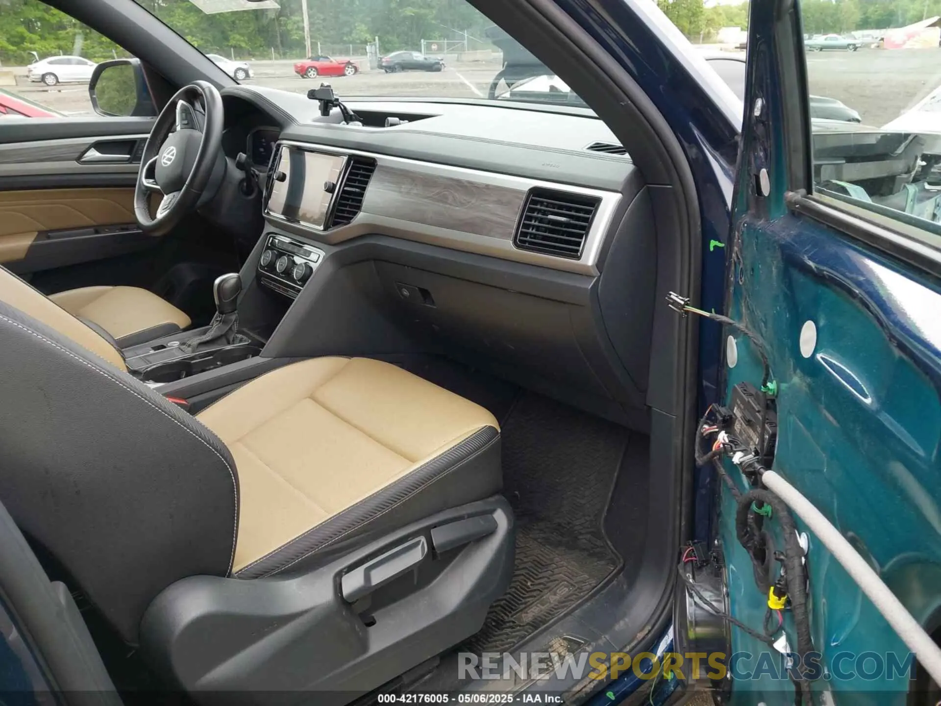 5 Photograph of a damaged car 1V2JE2CA4NC205458 VOLKSWAGEN ATLAS CROSS SPORT 2022