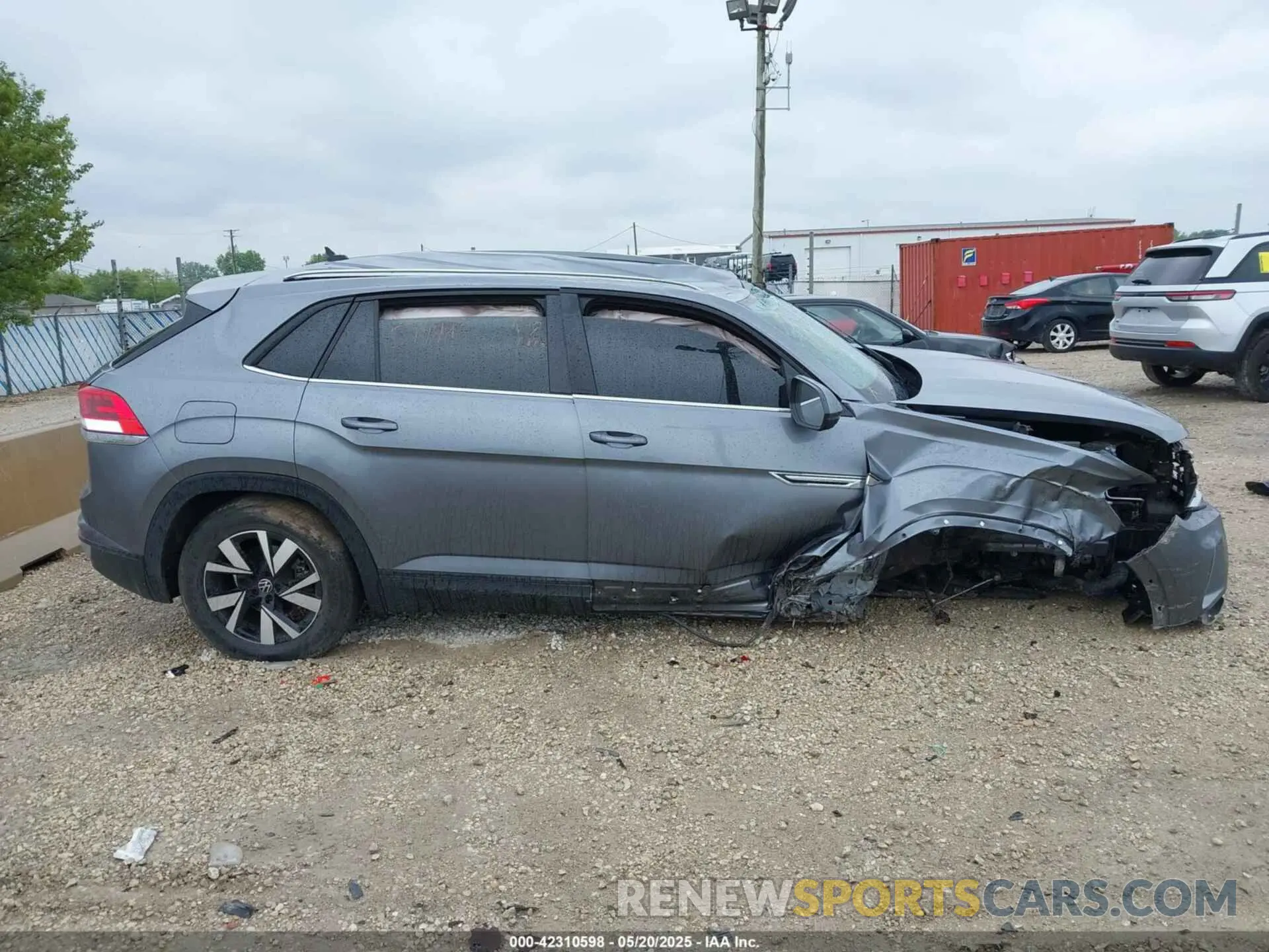 12 Photograph of a damaged car 1V2LC2CA1NC203536 VOLKSWAGEN ATLAS CROSS SPORT 2022