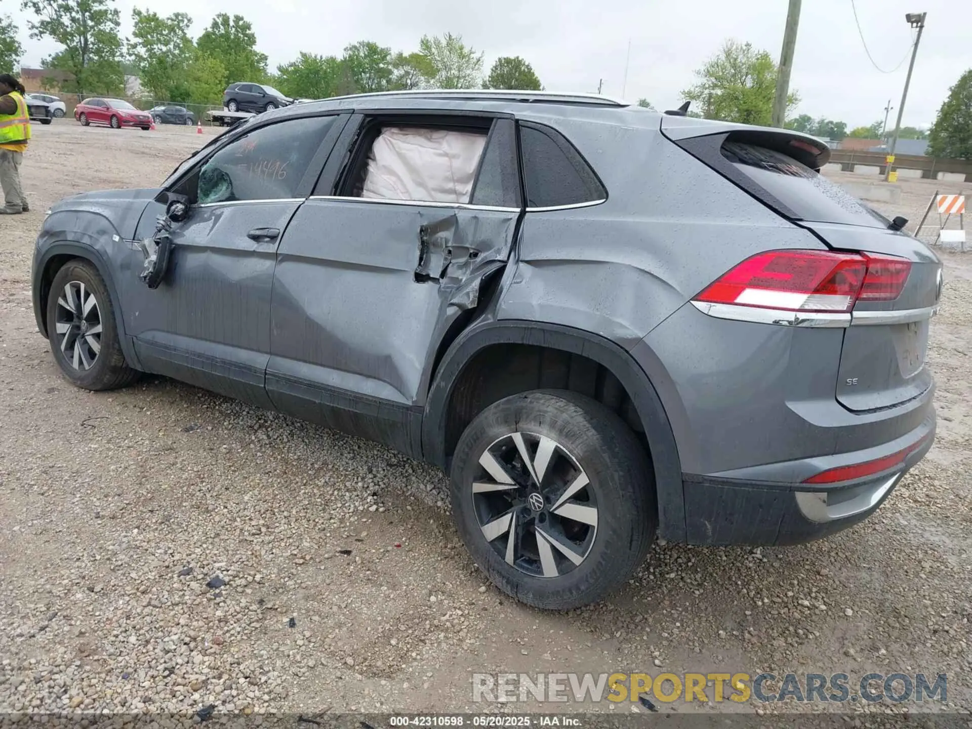 3 Photograph of a damaged car 1V2LC2CA1NC203536 VOLKSWAGEN ATLAS CROSS SPORT 2022