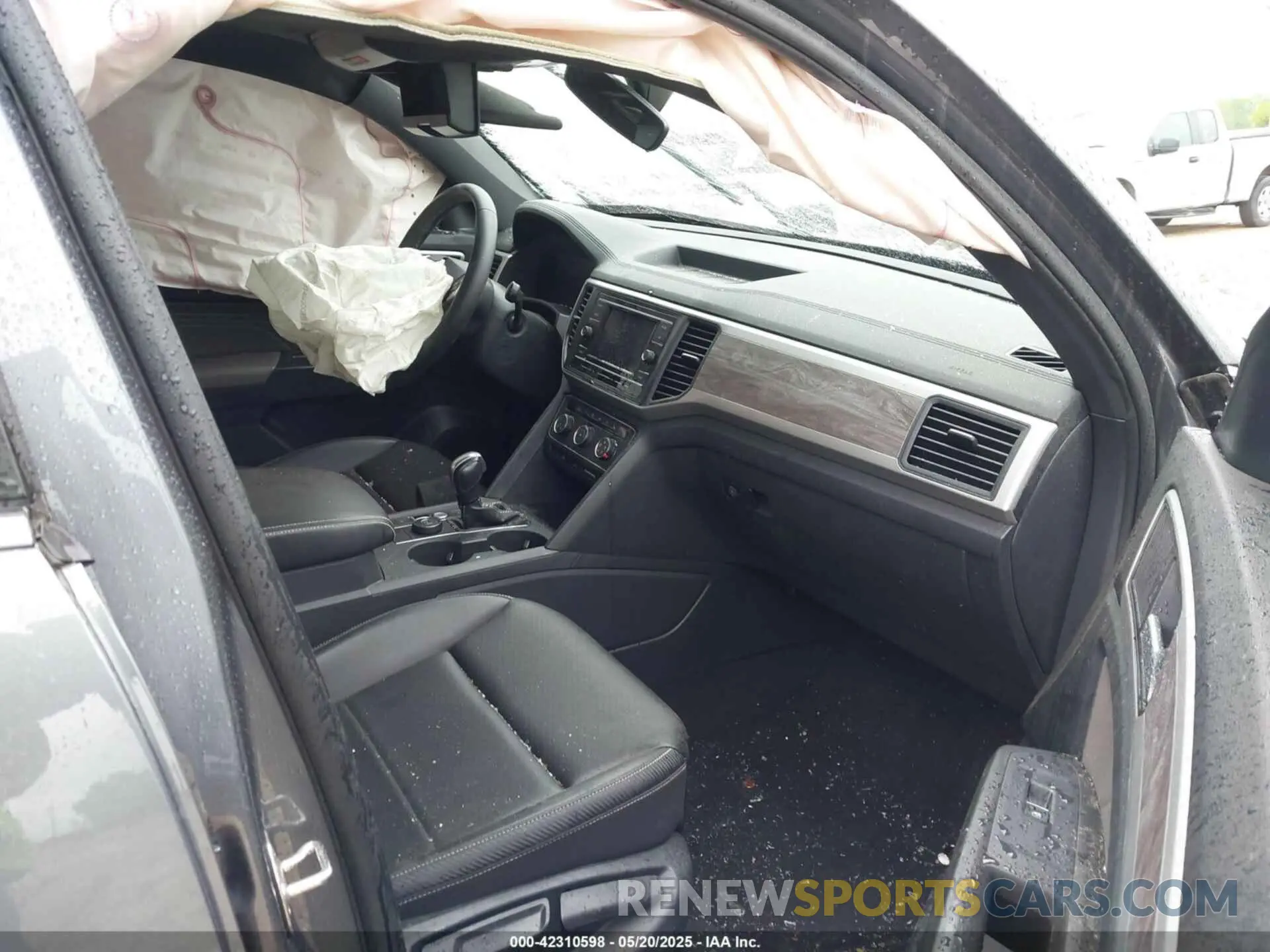 5 Photograph of a damaged car 1V2LC2CA1NC203536 VOLKSWAGEN ATLAS CROSS SPORT 2022