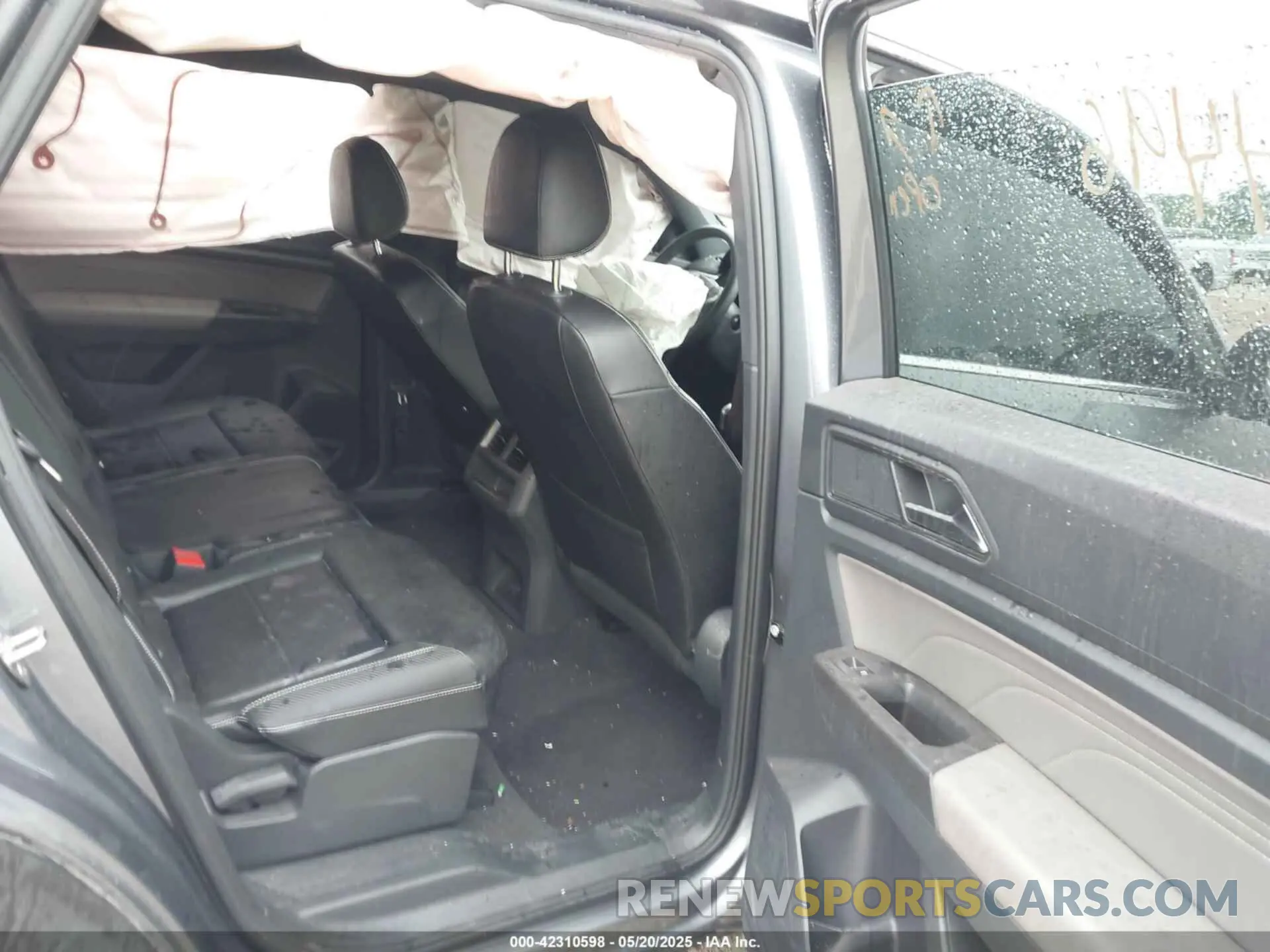 8 Photograph of a damaged car 1V2LC2CA1NC203536 VOLKSWAGEN ATLAS CROSS SPORT 2022