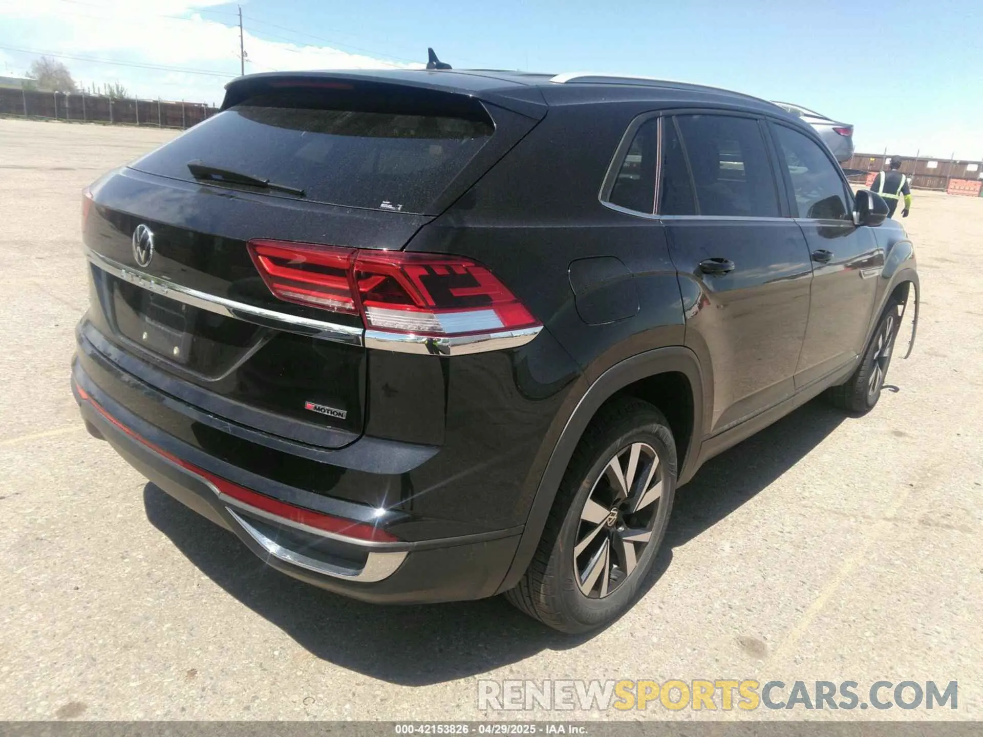 4 Photograph of a damaged car 1V2LC2CA6NC224124 VOLKSWAGEN ATLAS CROSS SPORT 2022