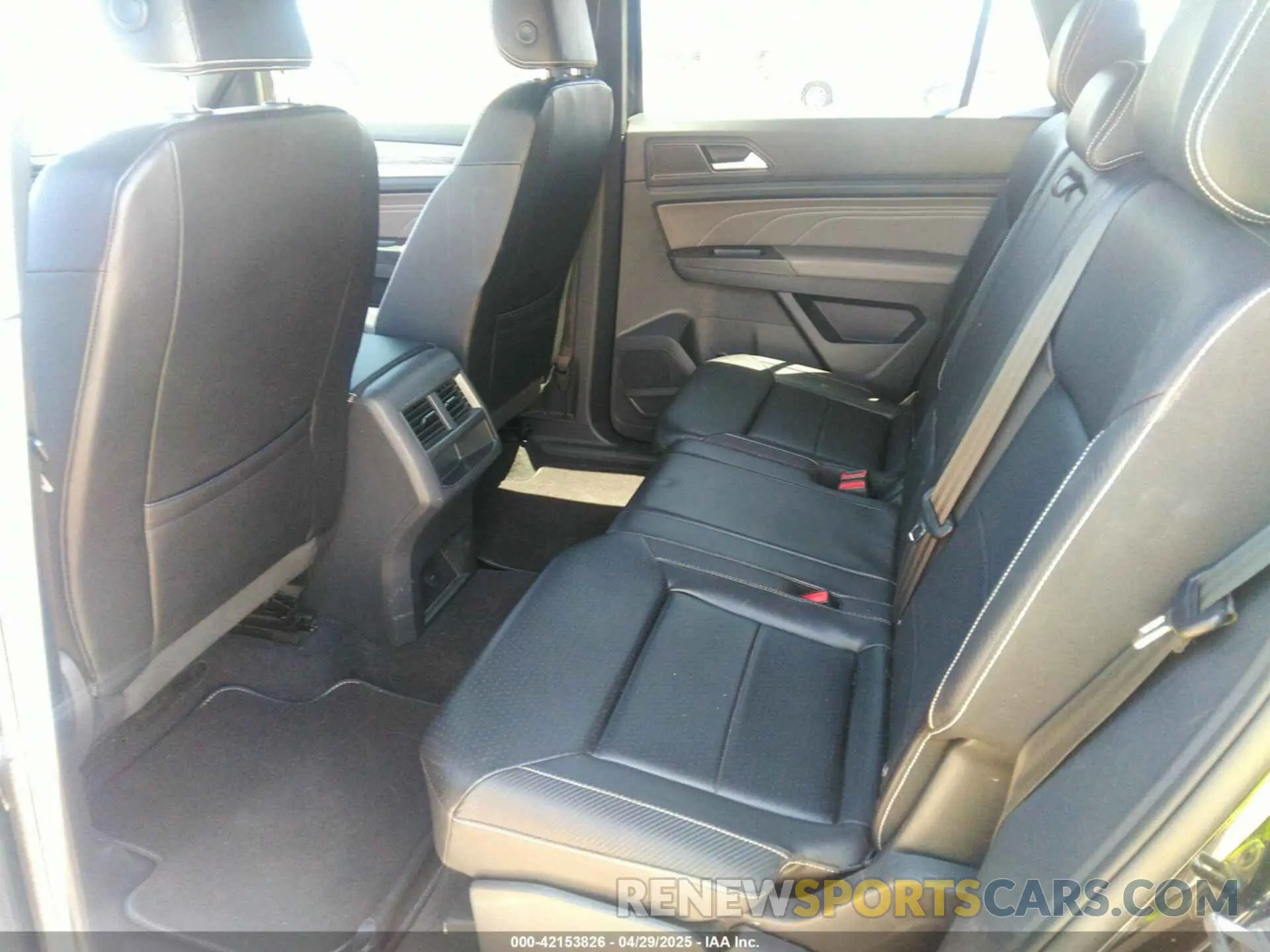 8 Photograph of a damaged car 1V2LC2CA6NC224124 VOLKSWAGEN ATLAS CROSS SPORT 2022