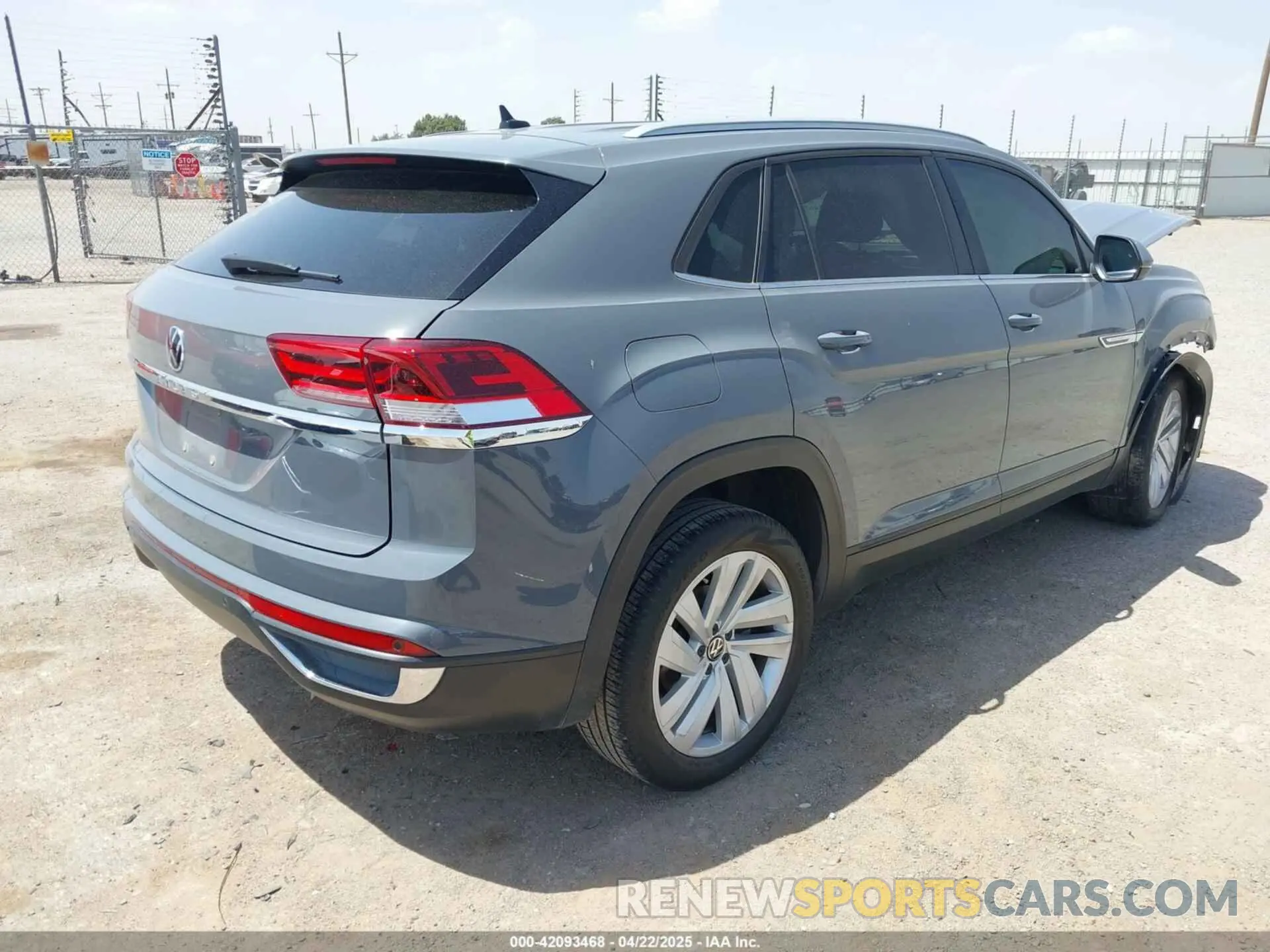 4 Фотография поврежденного автомобиля 1V2WC2CA8NC215017 VOLKSWAGEN ATLAS CROSS SPORT 2022