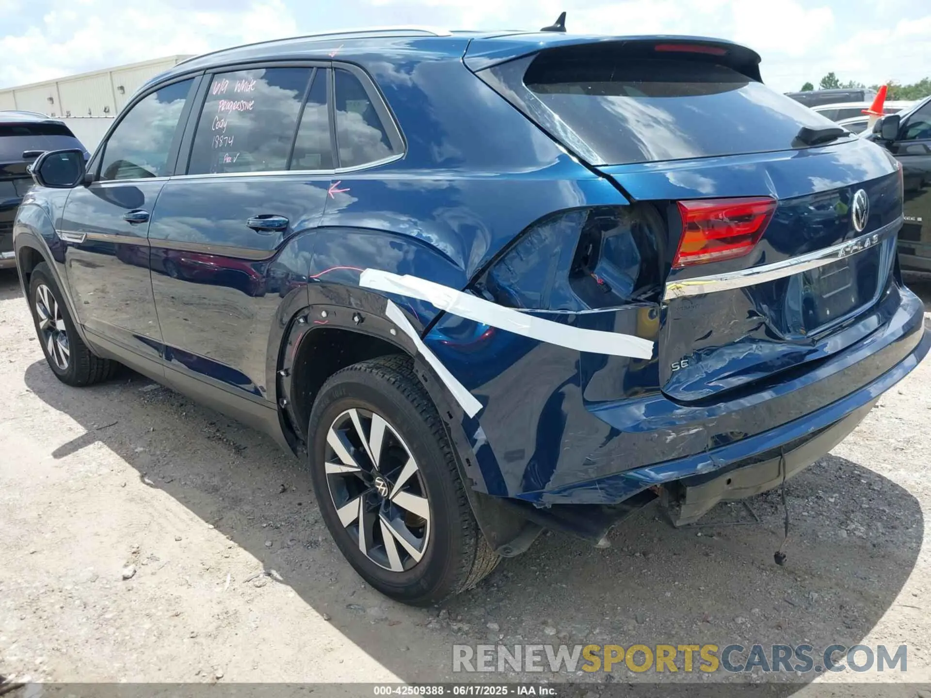 3 Фотография поврежденного автомобиля 1V2DC2CA6PC202678 VOLKSWAGEN ATLAS CROSS SPORT 2023