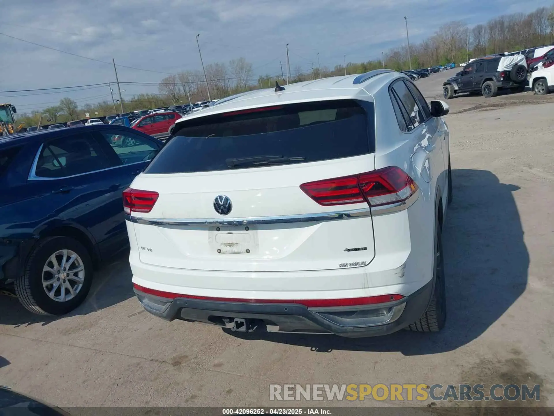 16 Photograph of a damaged car 1V2HE2CA4PC211486 VOLKSWAGEN ATLAS CROSS SPORT 2023