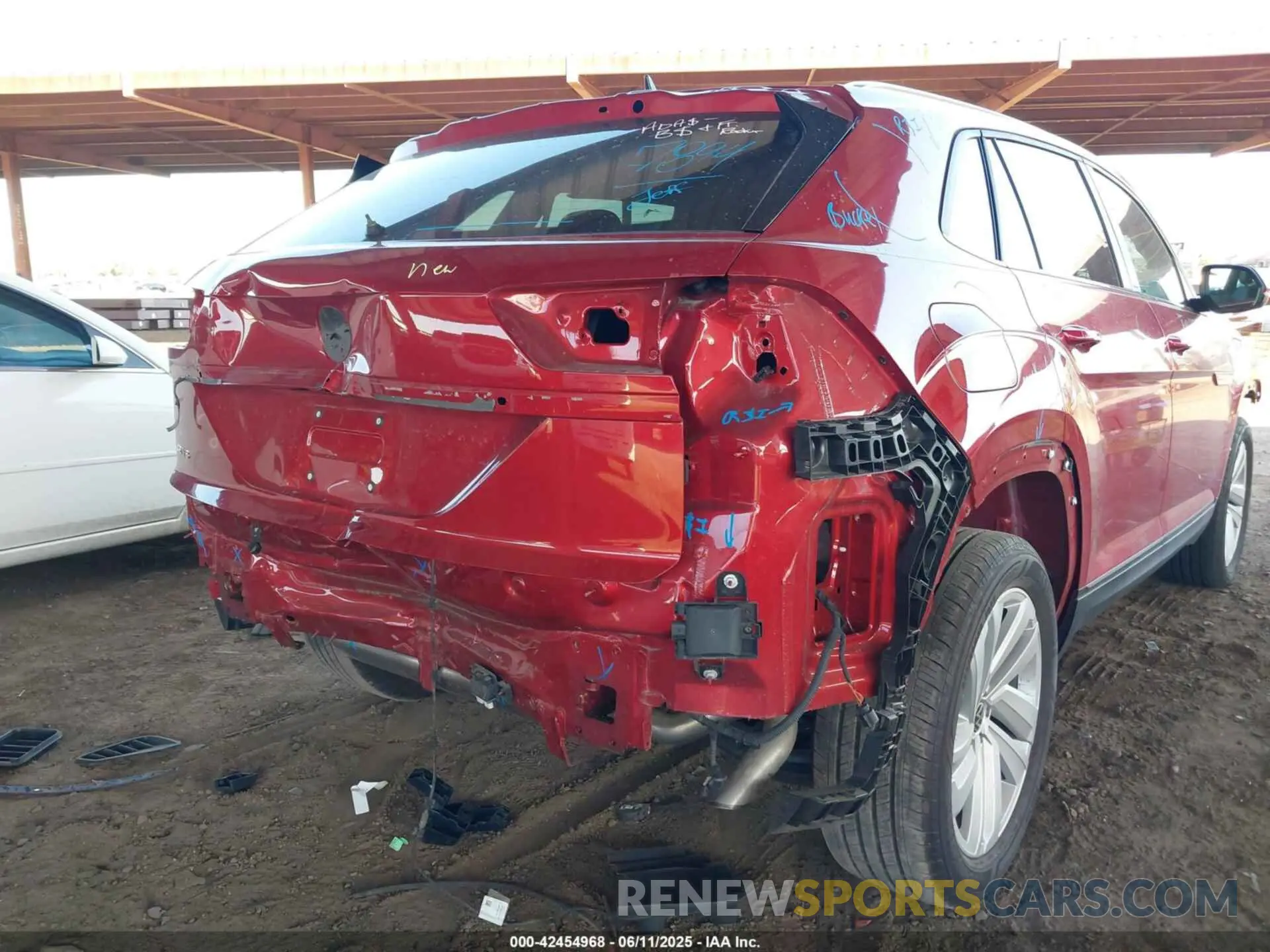 18 Photograph of a damaged car 1V2JE2CA3PC218818 VOLKSWAGEN ATLAS CROSS SPORT 2023