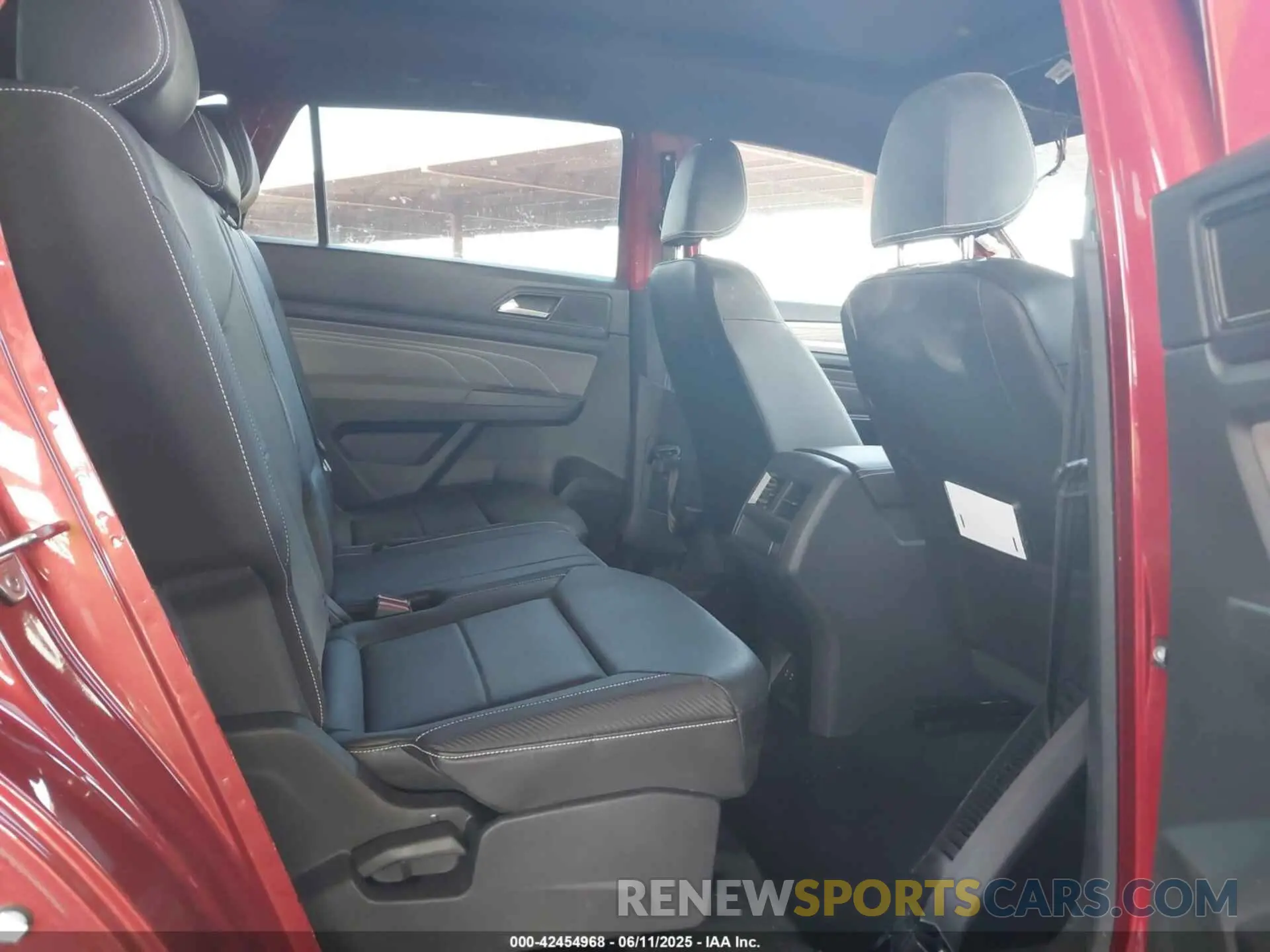 8 Photograph of a damaged car 1V2JE2CA3PC218818 VOLKSWAGEN ATLAS CROSS SPORT 2023