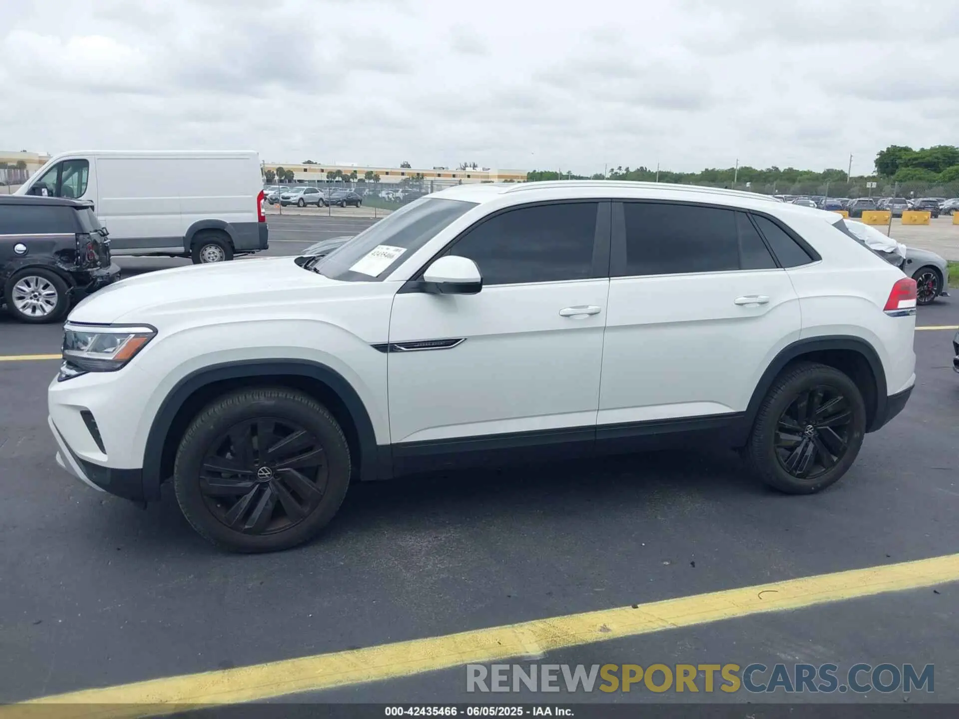 14 Photograph of a damaged car 1V2JE2CA3PC227230 VOLKSWAGEN ATLAS CROSS SPORT 2023