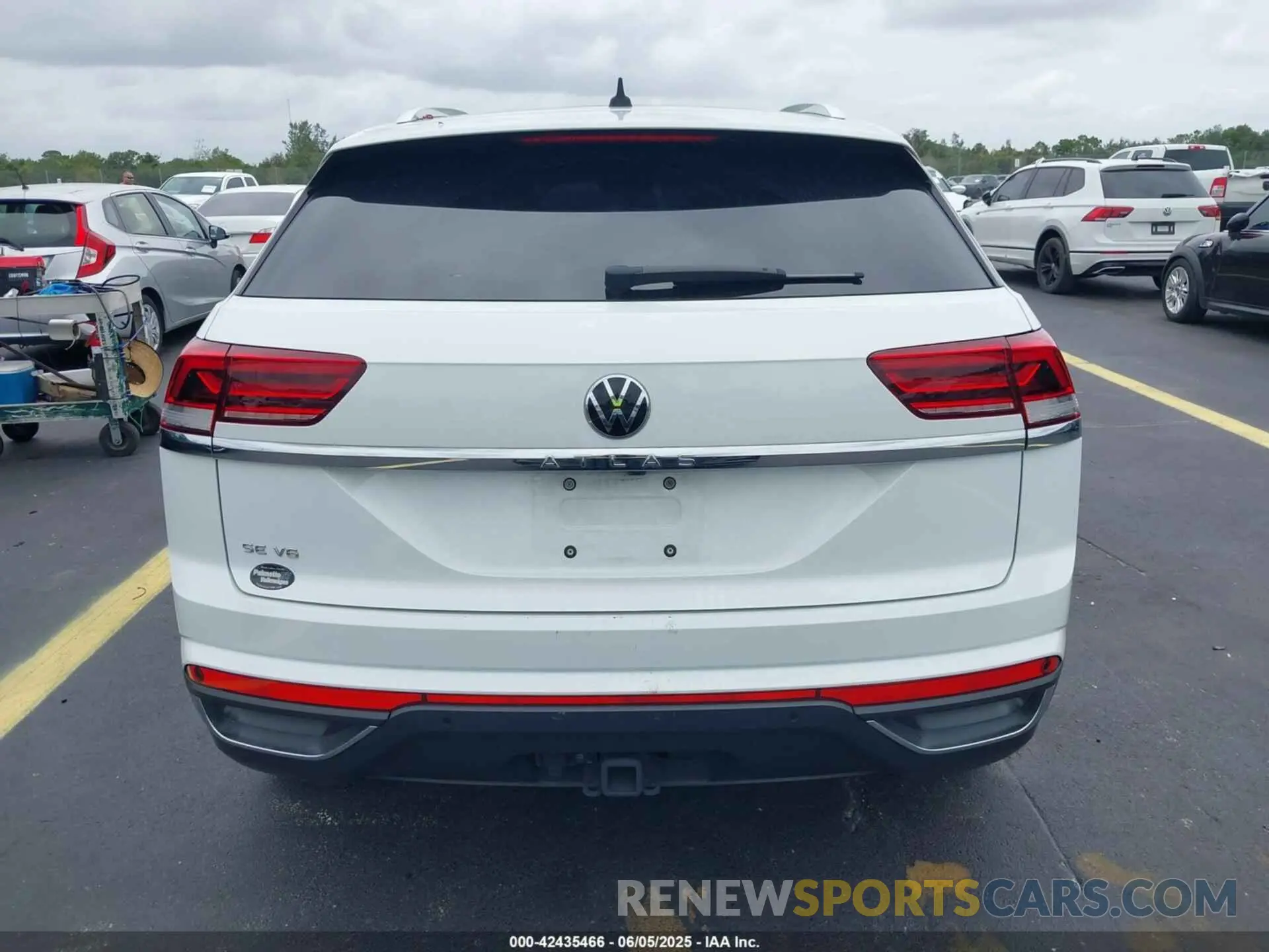 16 Photograph of a damaged car 1V2JE2CA3PC227230 VOLKSWAGEN ATLAS CROSS SPORT 2023