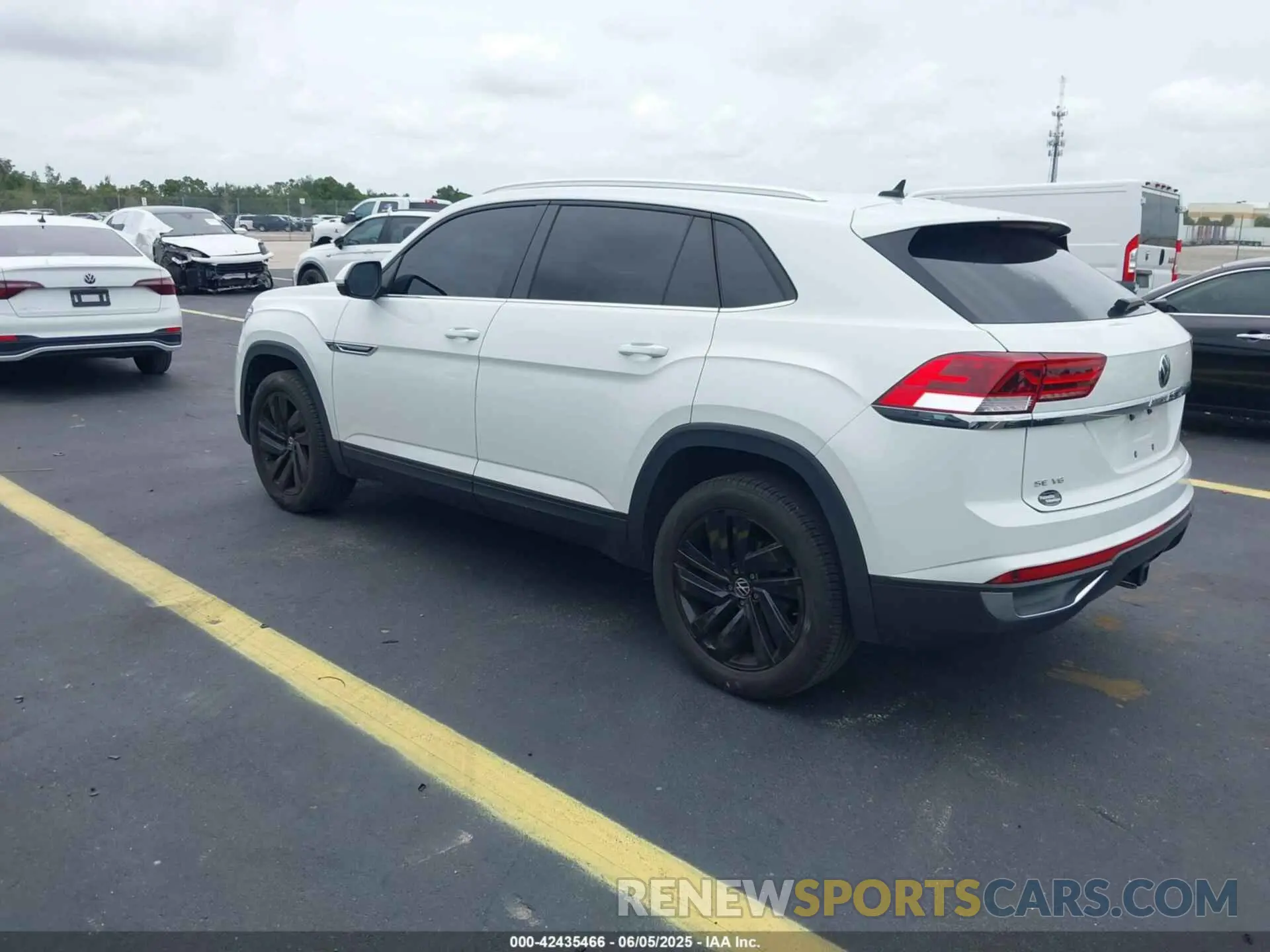 3 Photograph of a damaged car 1V2JE2CA3PC227230 VOLKSWAGEN ATLAS CROSS SPORT 2023