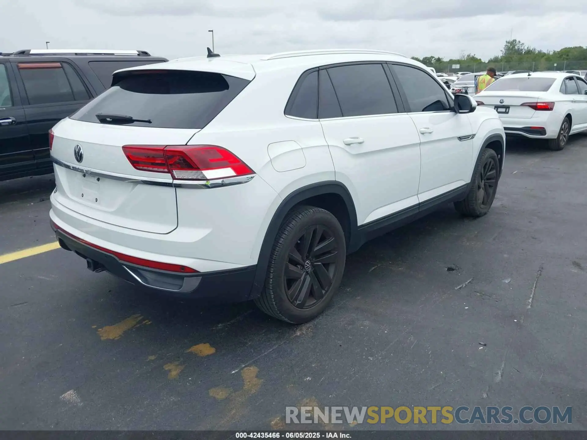 4 Photograph of a damaged car 1V2JE2CA3PC227230 VOLKSWAGEN ATLAS CROSS SPORT 2023