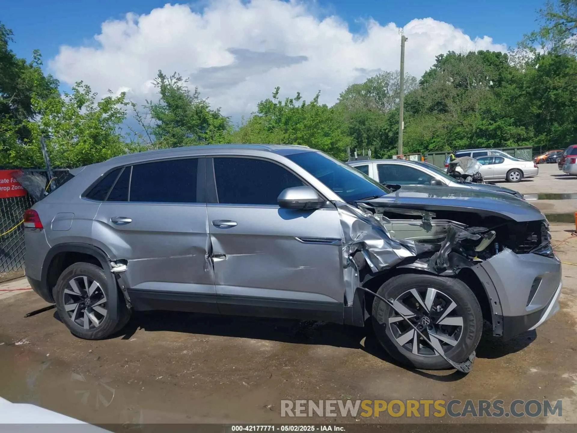 13 Photograph of a damaged car 1V2LC2CA9PC212519 VOLKSWAGEN ATLAS CROSS SPORT 2023