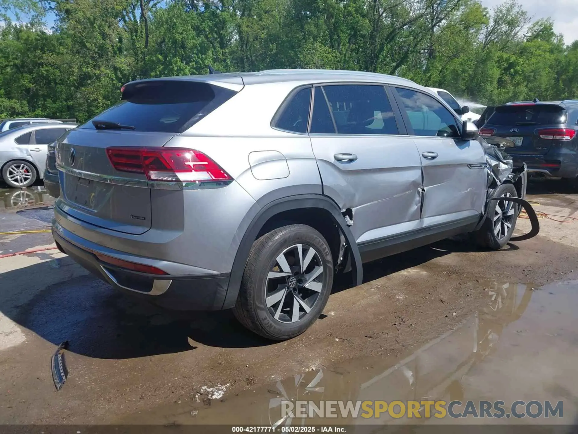 4 Photograph of a damaged car 1V2LC2CA9PC212519 VOLKSWAGEN ATLAS CROSS SPORT 2023