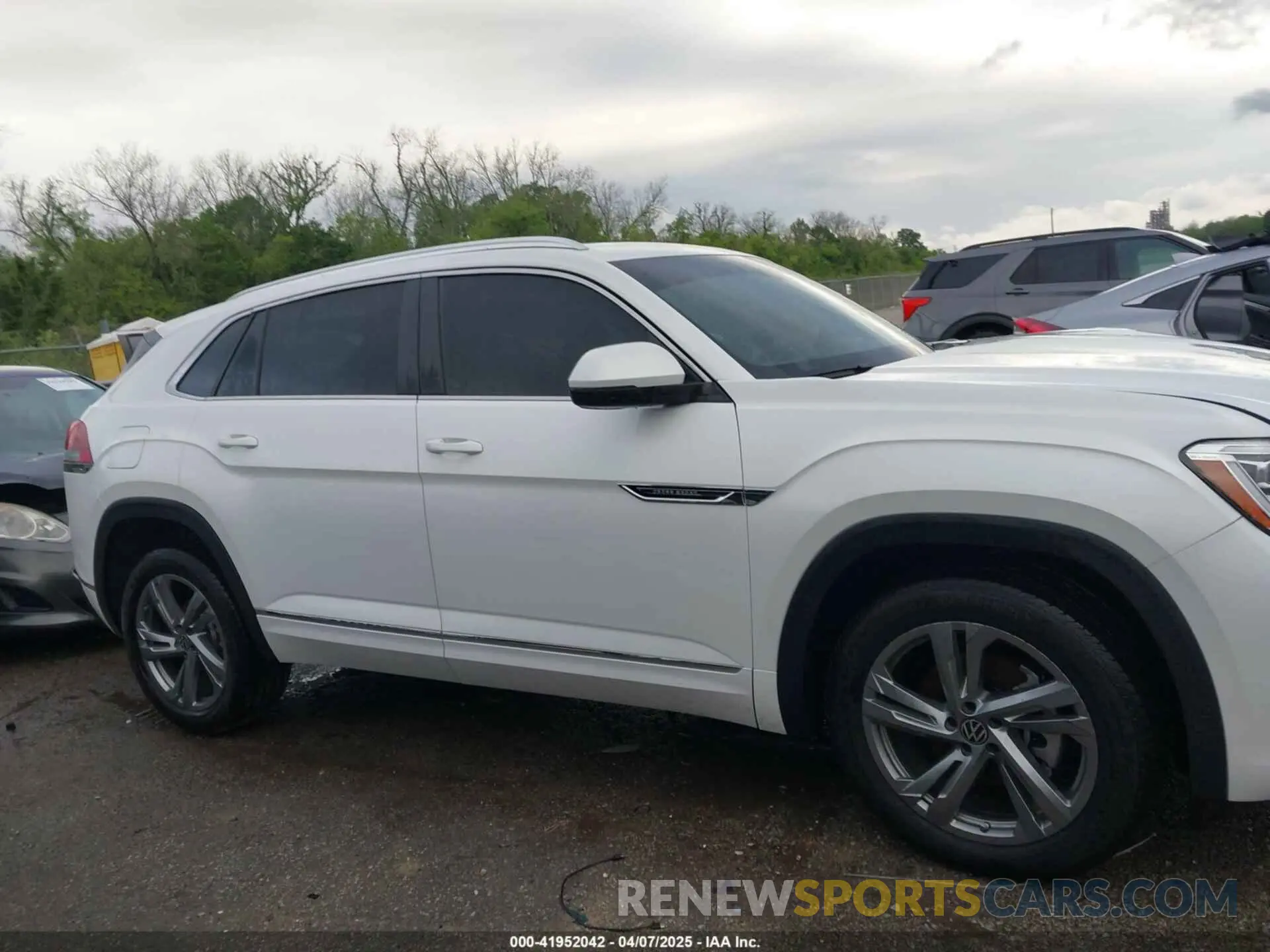 13 Photograph of a damaged car 1V2AE2CA8RC260355 VOLKSWAGEN ATLAS CROSS SPORT 2024